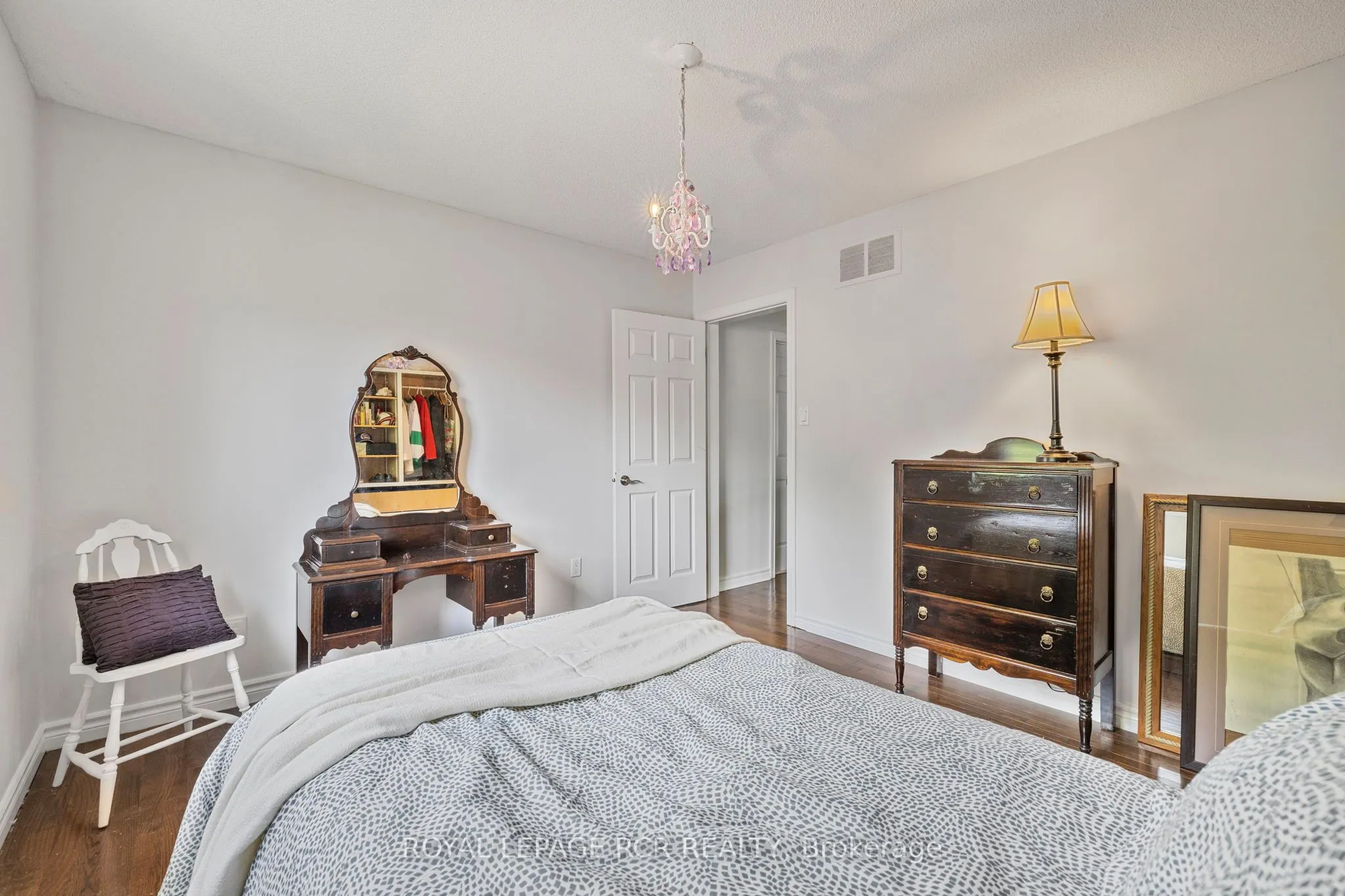 11 Litner Crescent