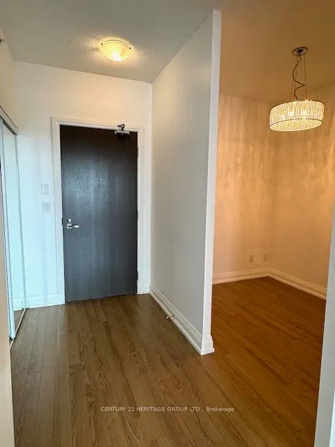 7161 Yonge Street, #718