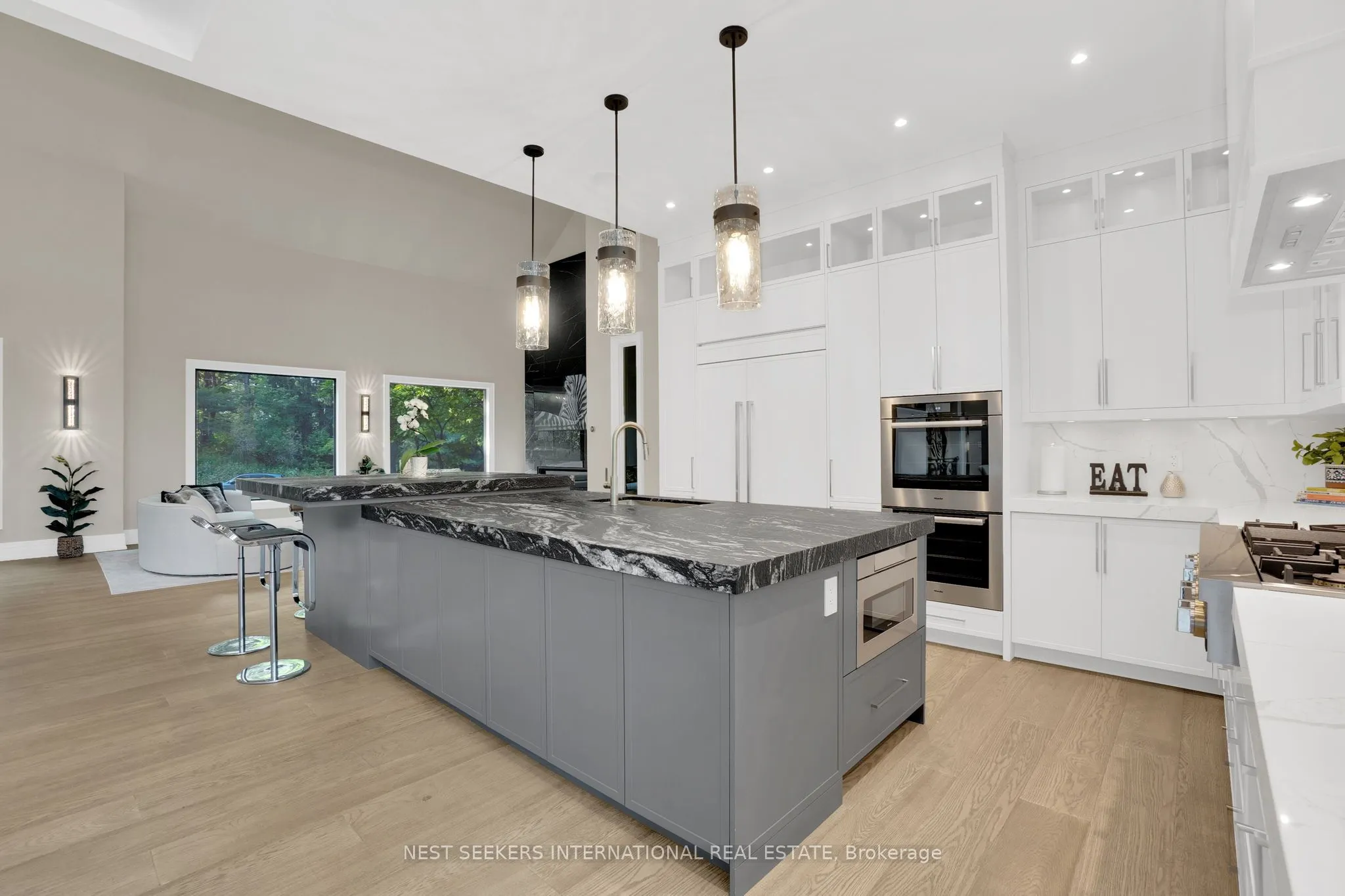 141 Kingscross Drive