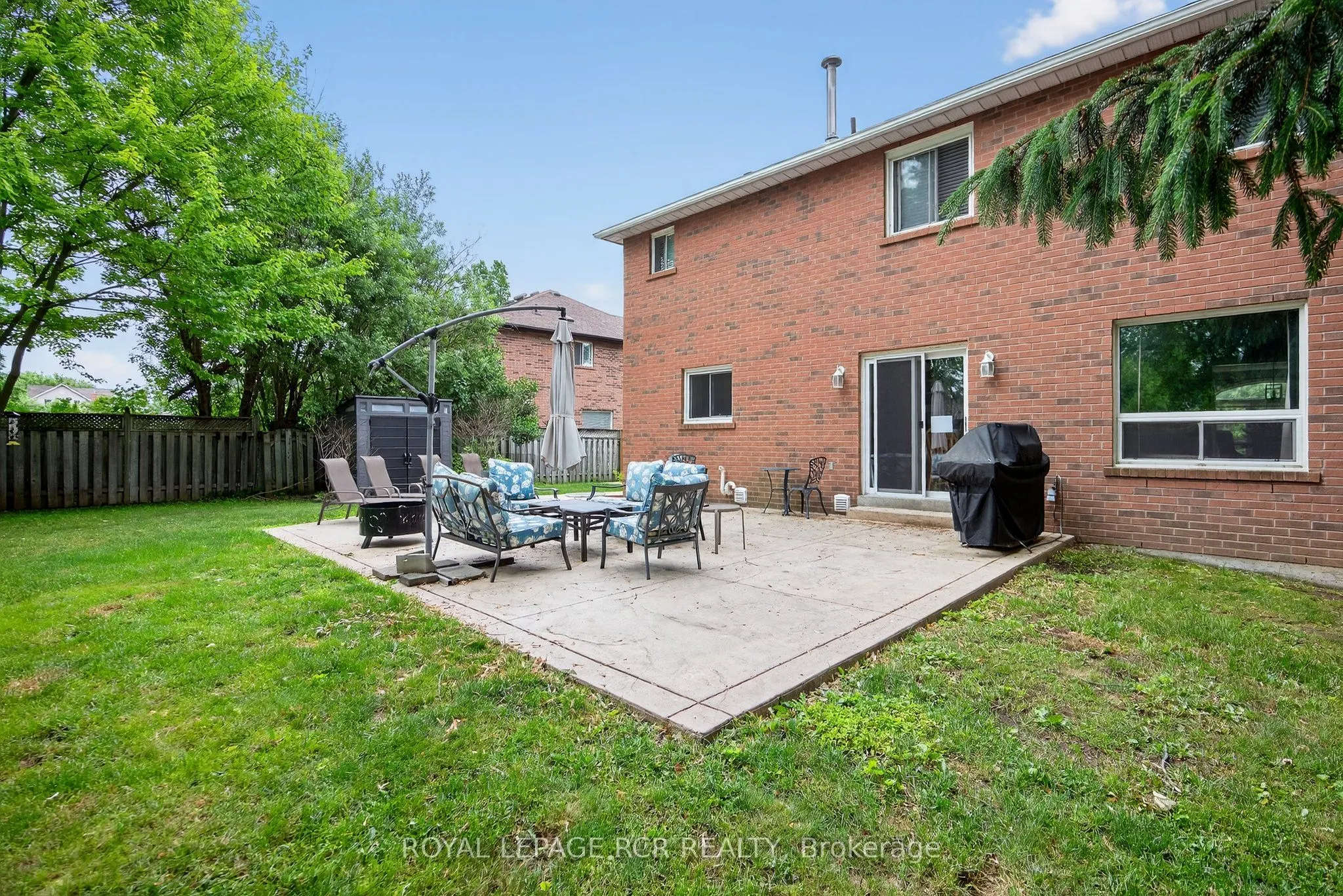 2 Dungey Crescent