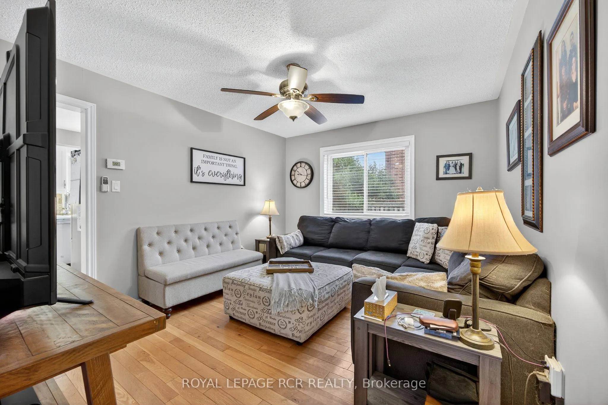 2 Dungey Crescent