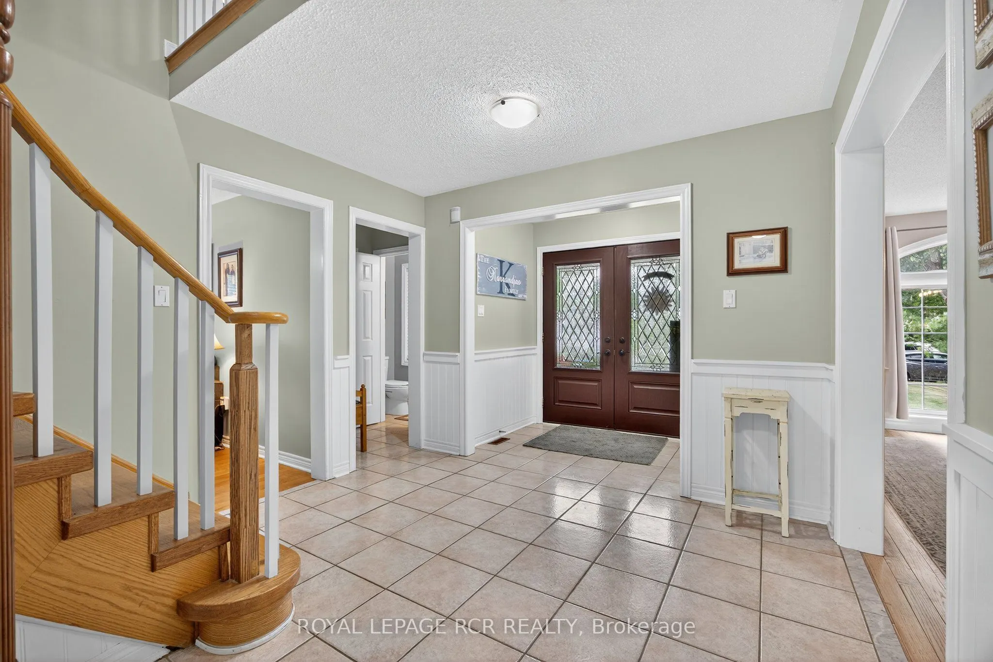 2 Dungey Crescent
