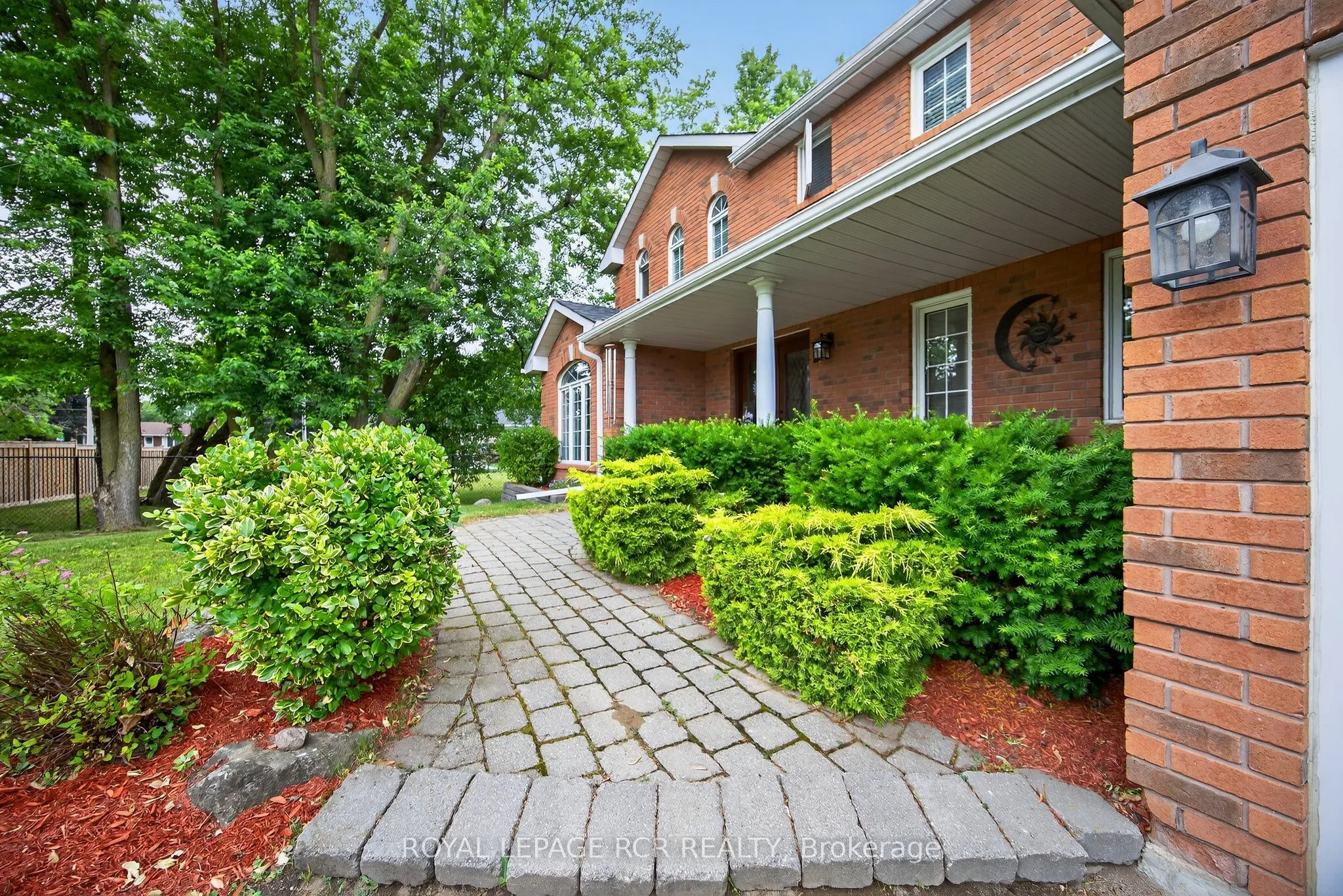 2 Dungey Crescent