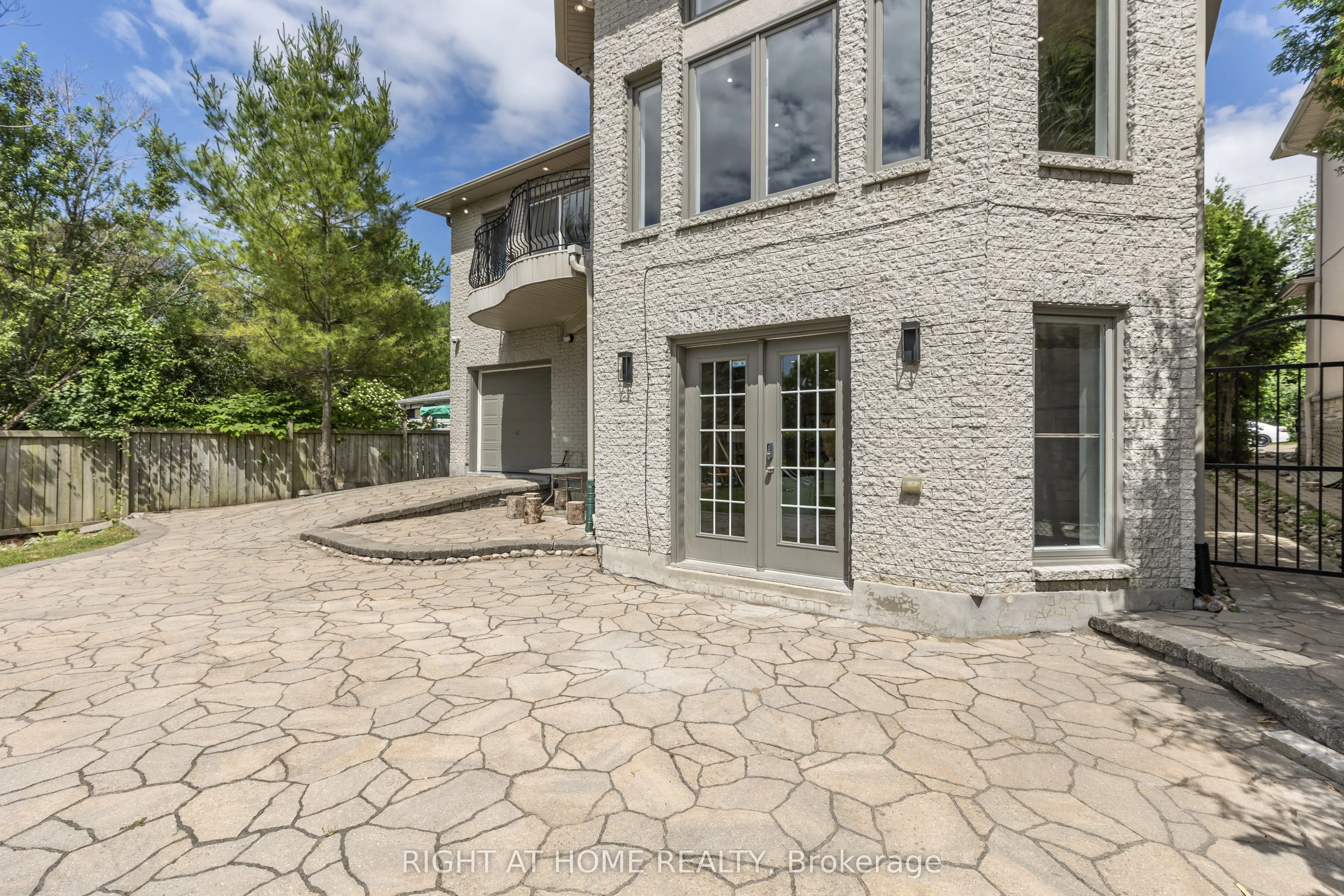 429 North Lake Road