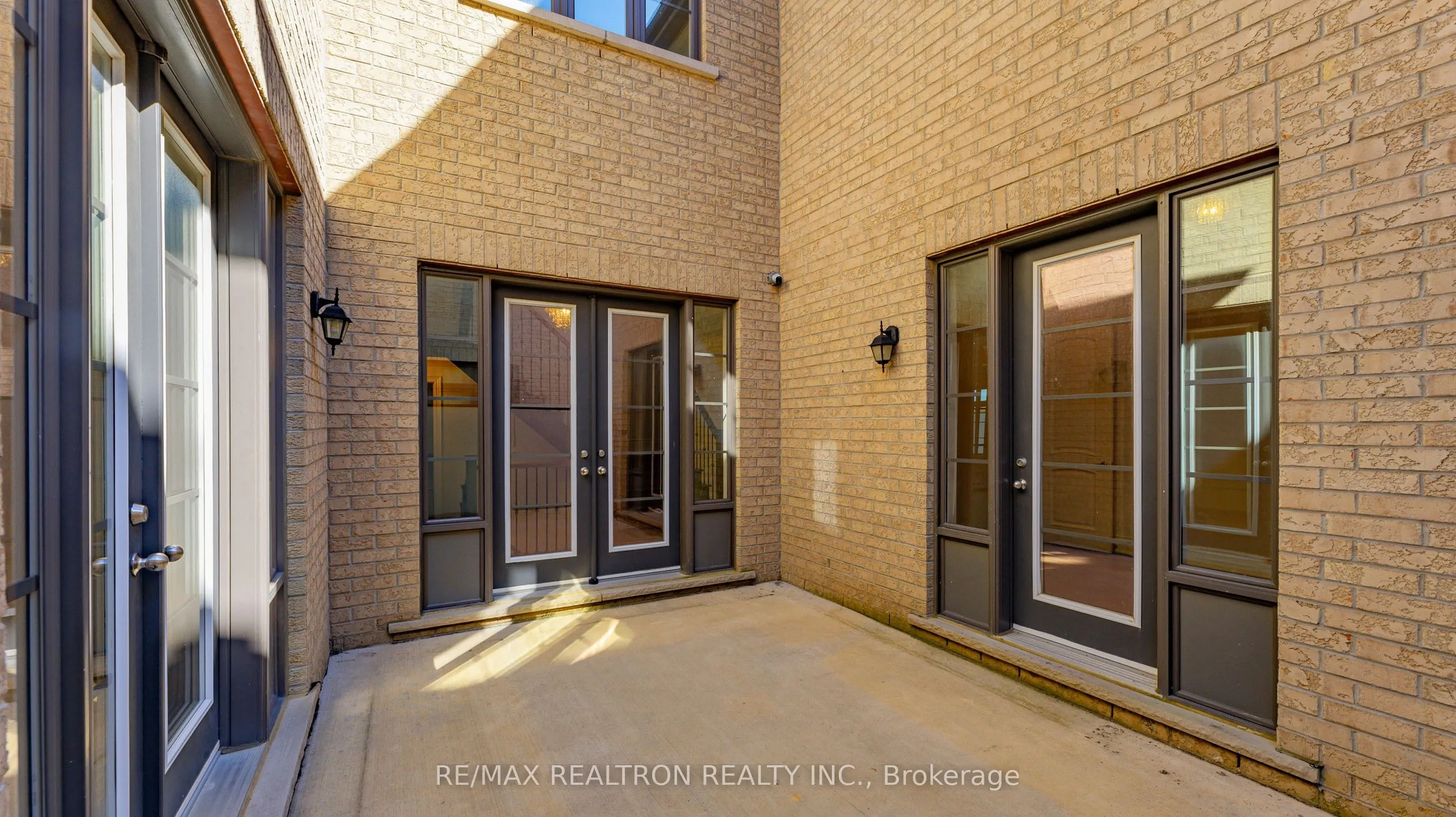 52 Rolling Green Court