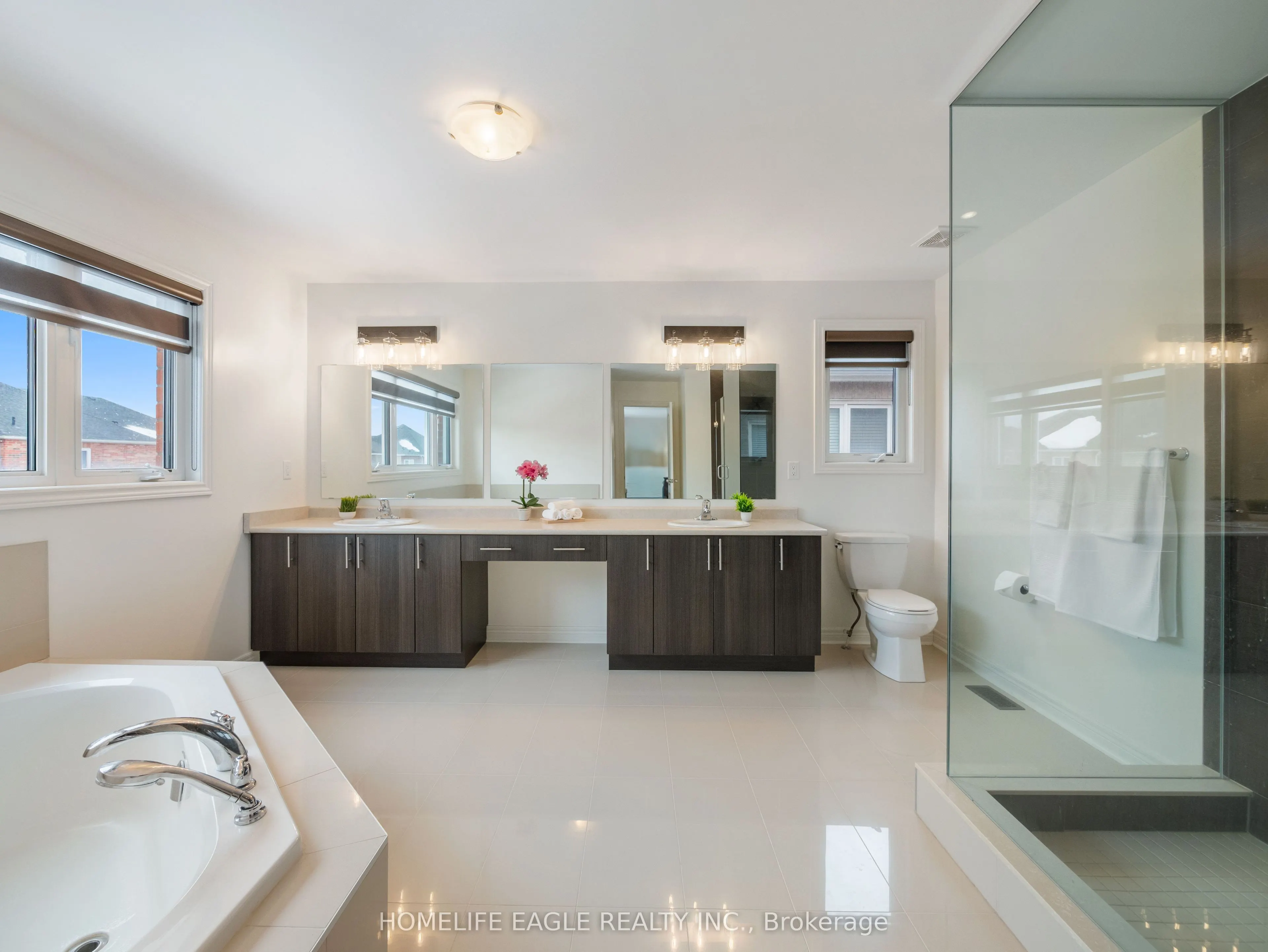 27 Scarlet Way