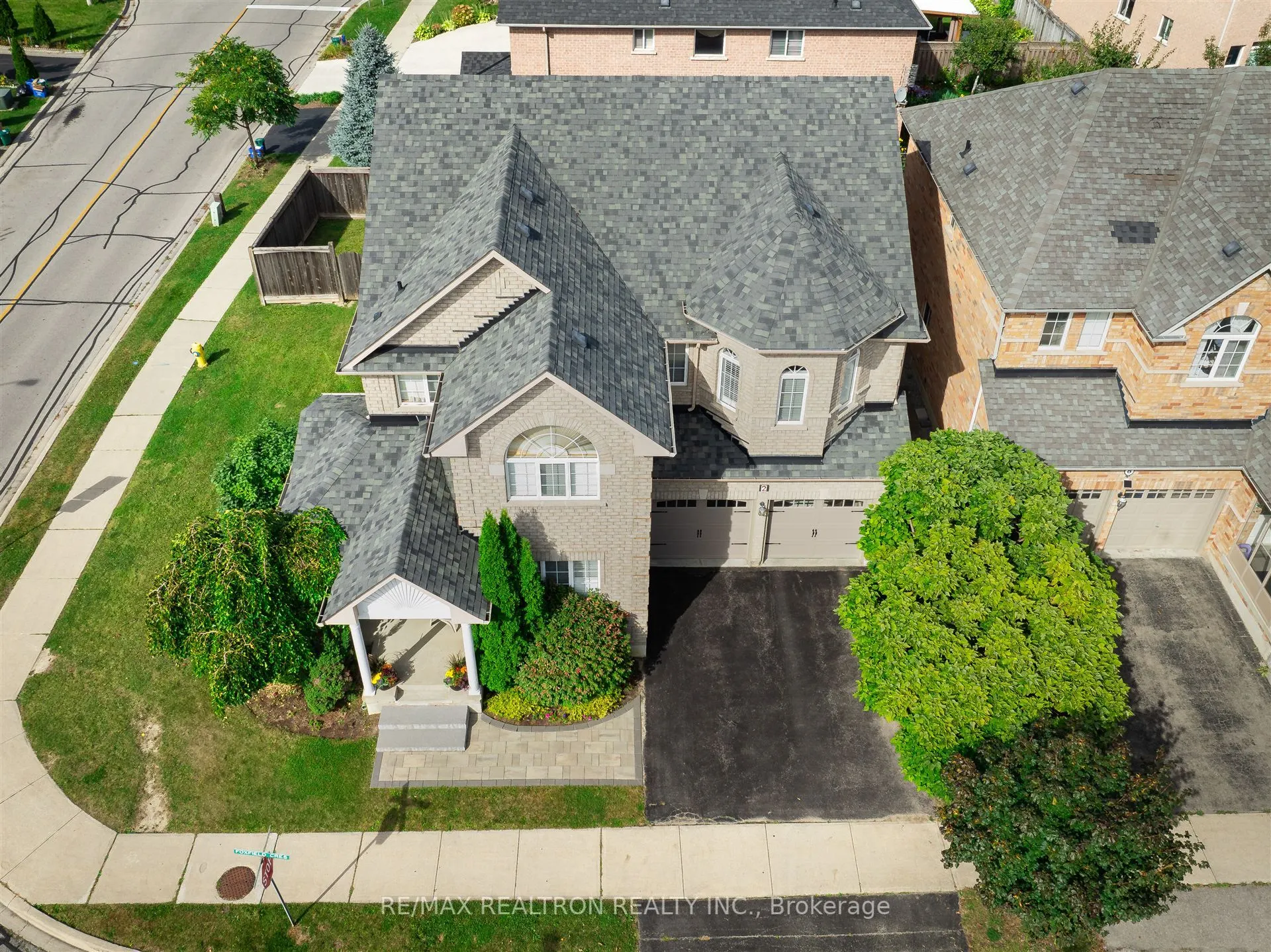 2 Foxfield Crescent