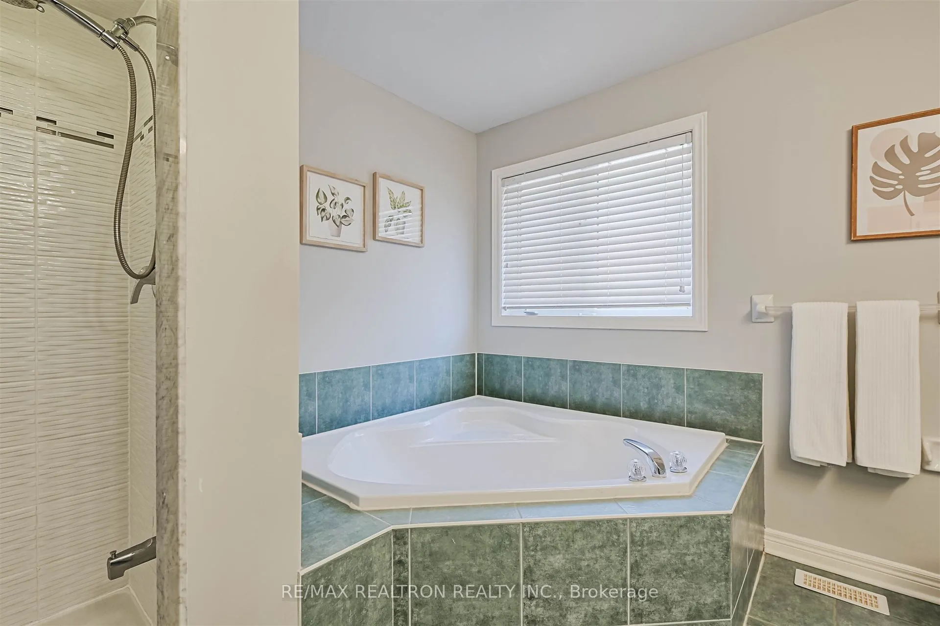 2 Foxfield Crescent