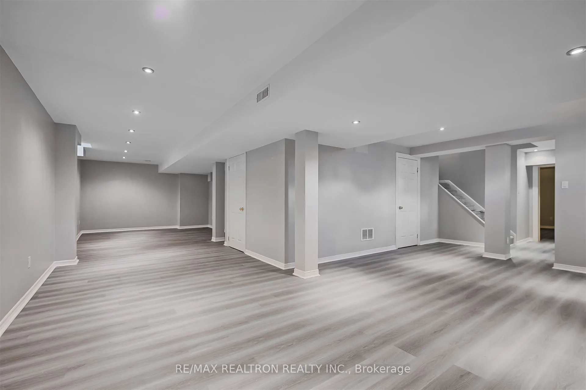 2 Foxfield Crescent
