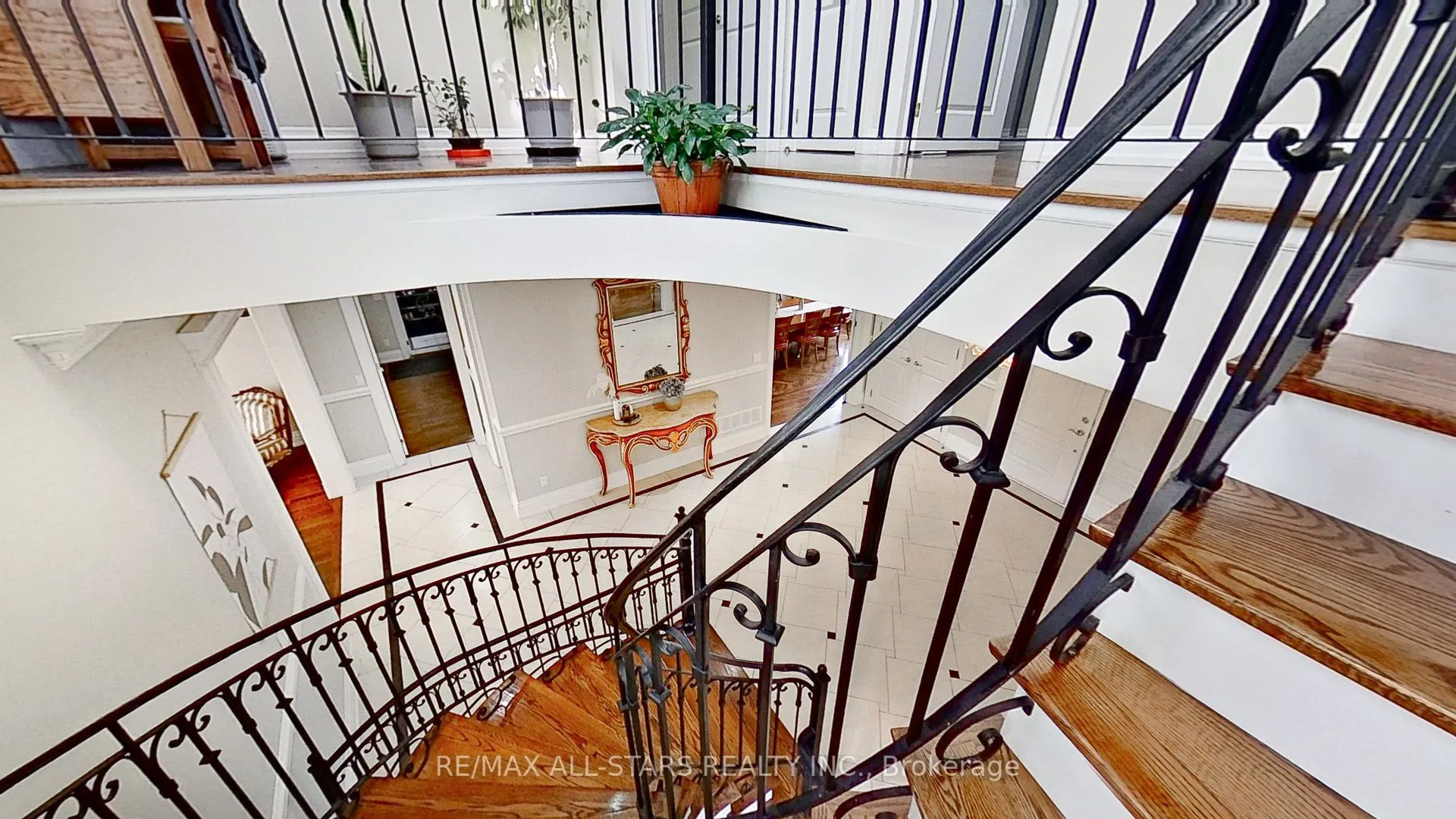 70 Richard Lovat Court