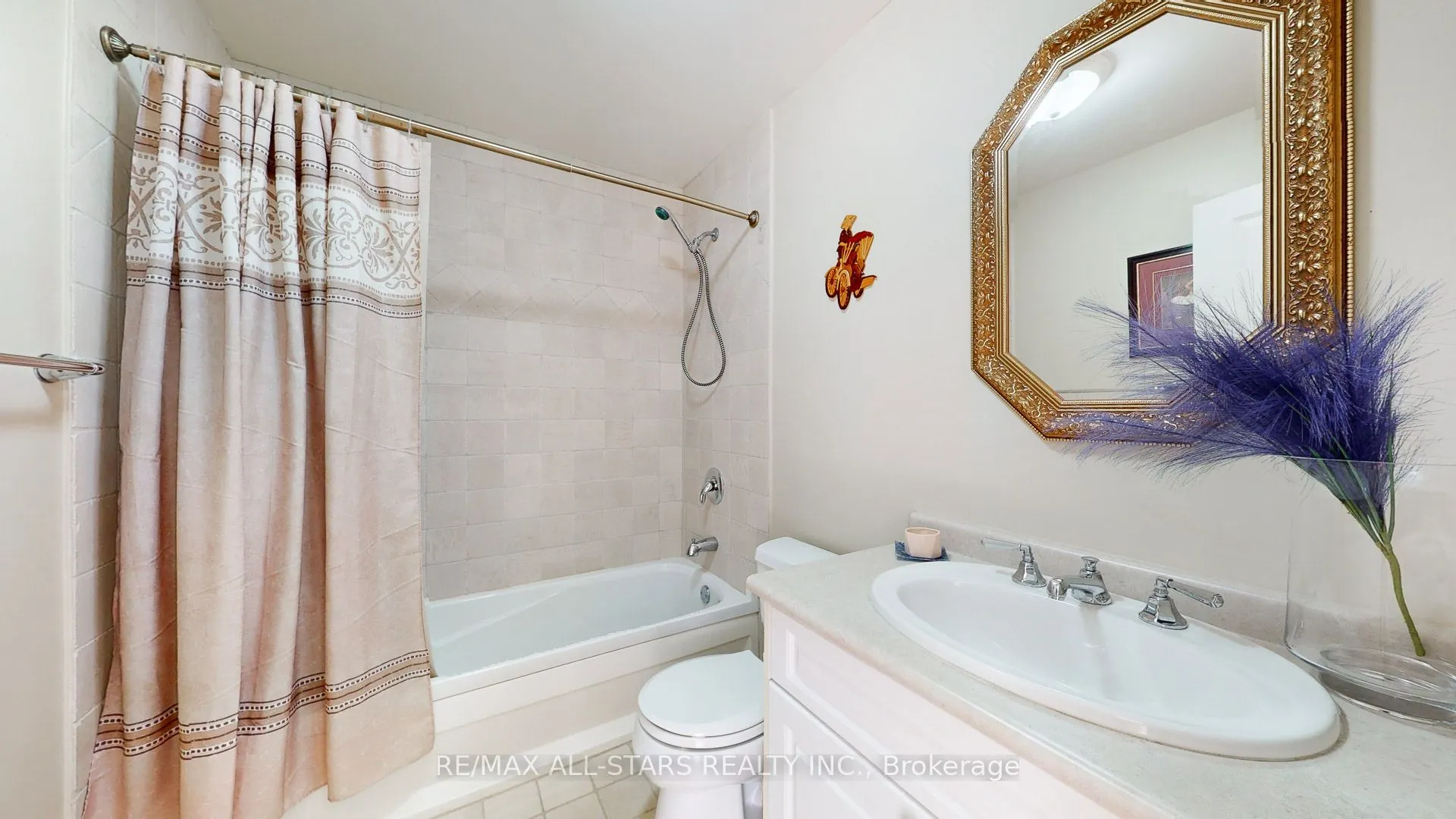 70 Richard Lovat Court