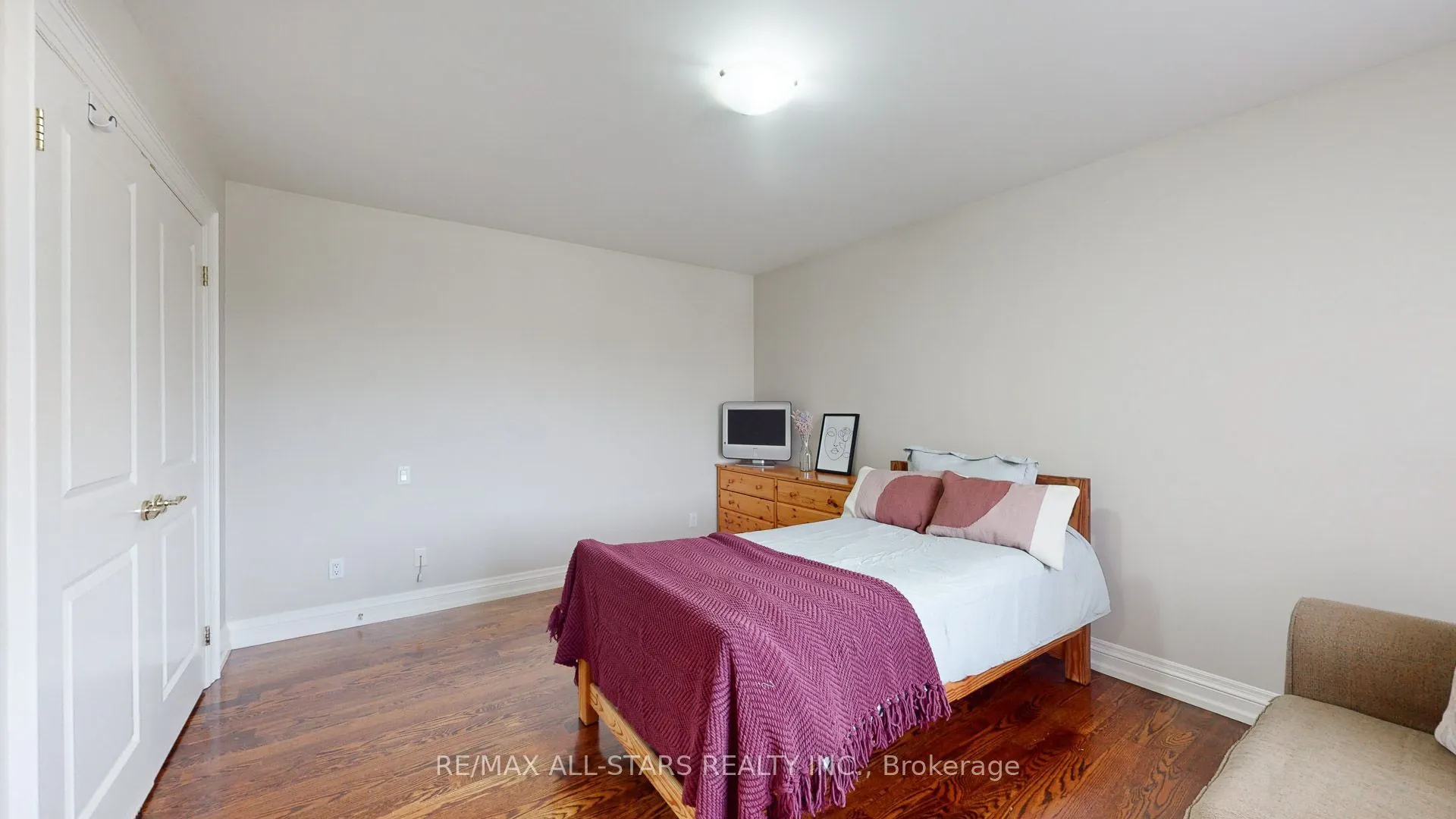 70 Richard Lovat Court