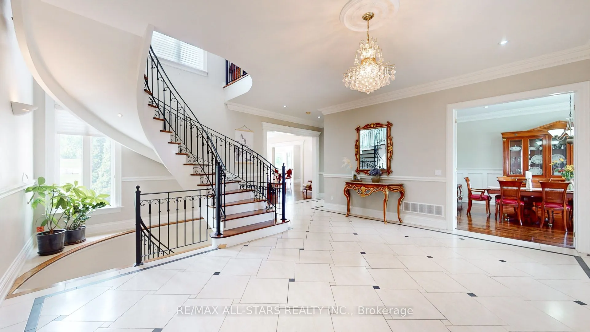 70 Richard Lovat Court