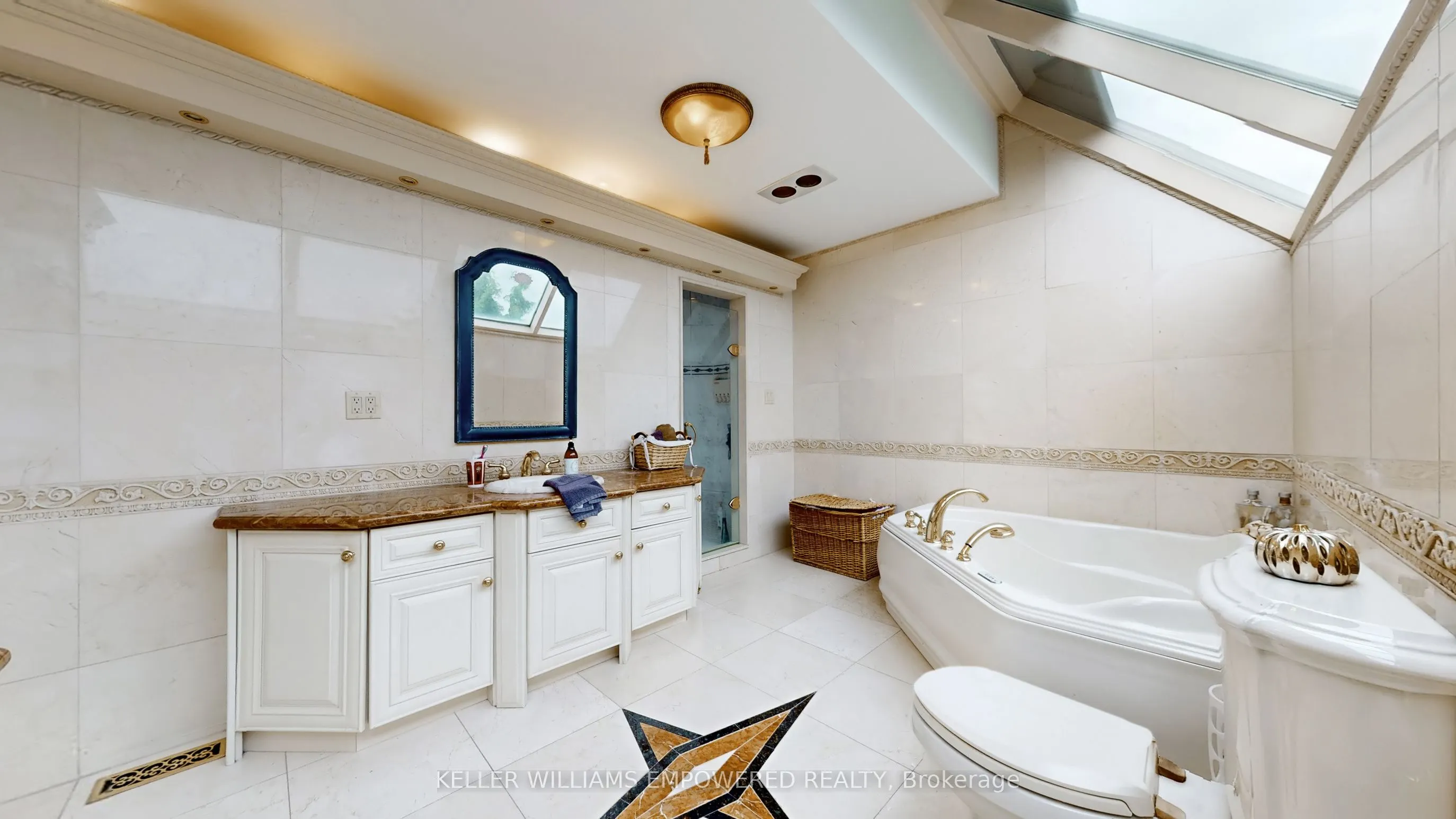 788 Woodland Acres Crescent