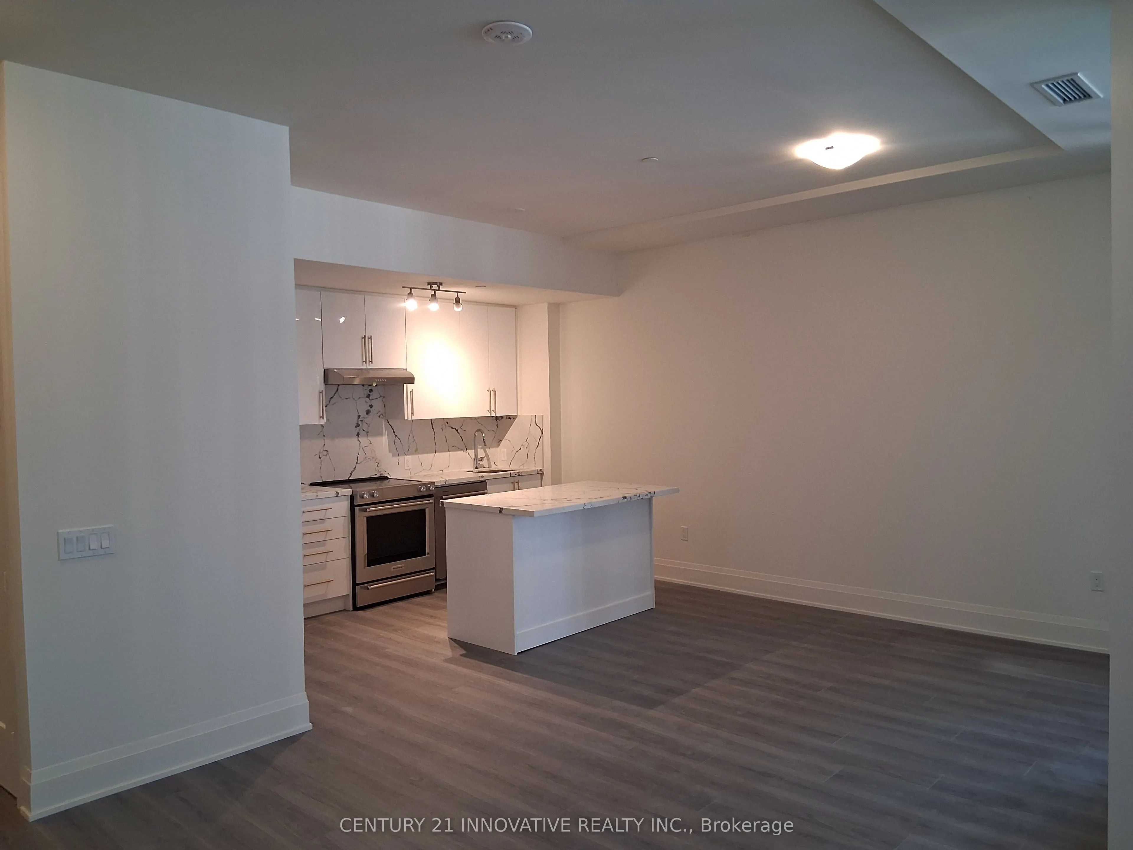 8960 Jane Street, #533