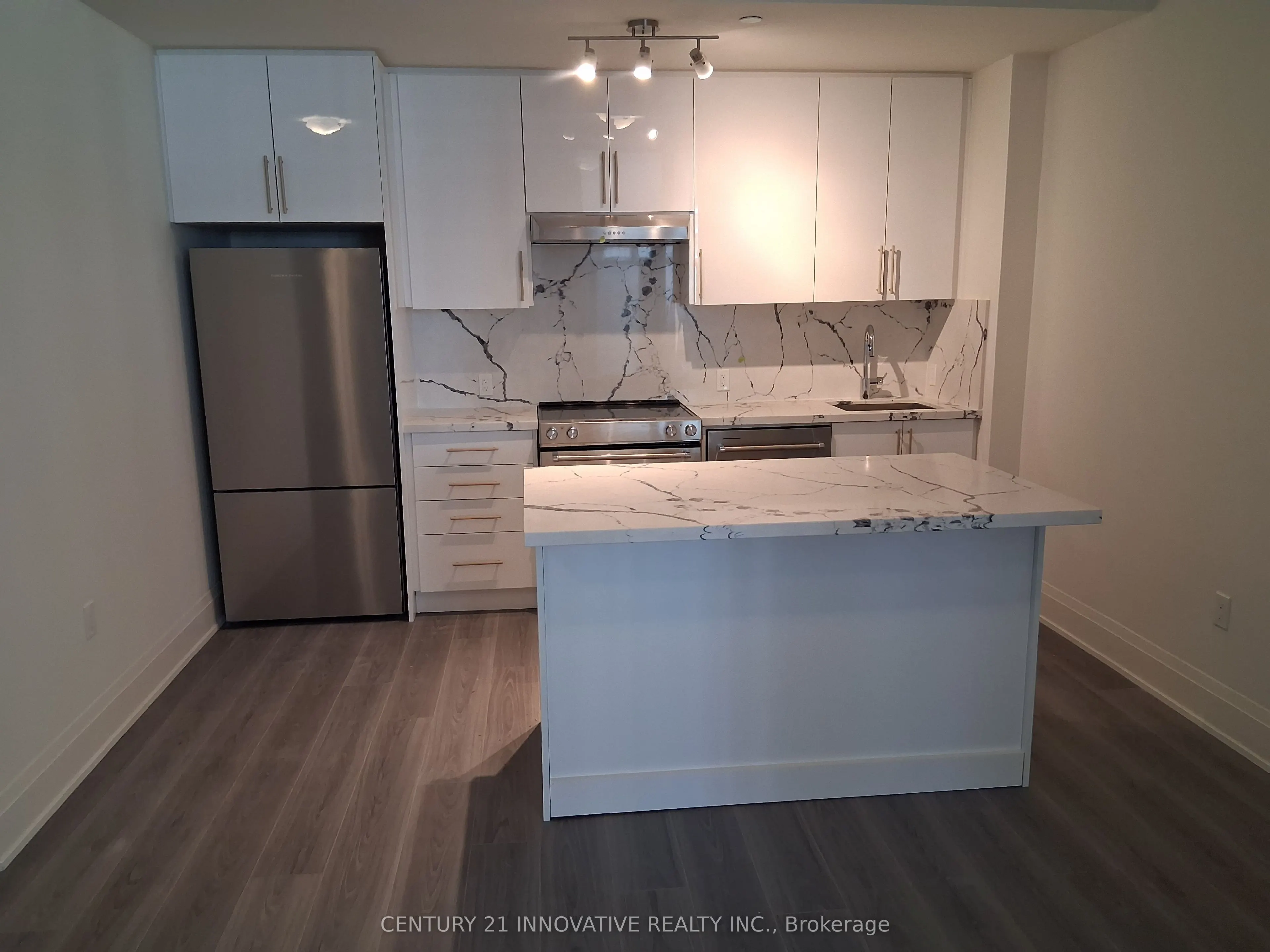 8960 Jane Street, #533