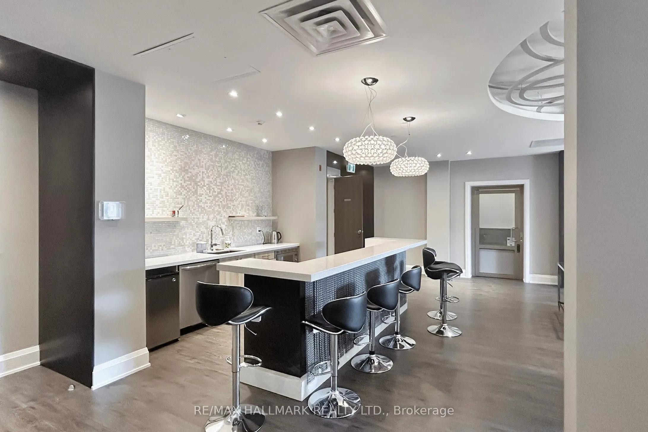 15277 Yonge Street, #607