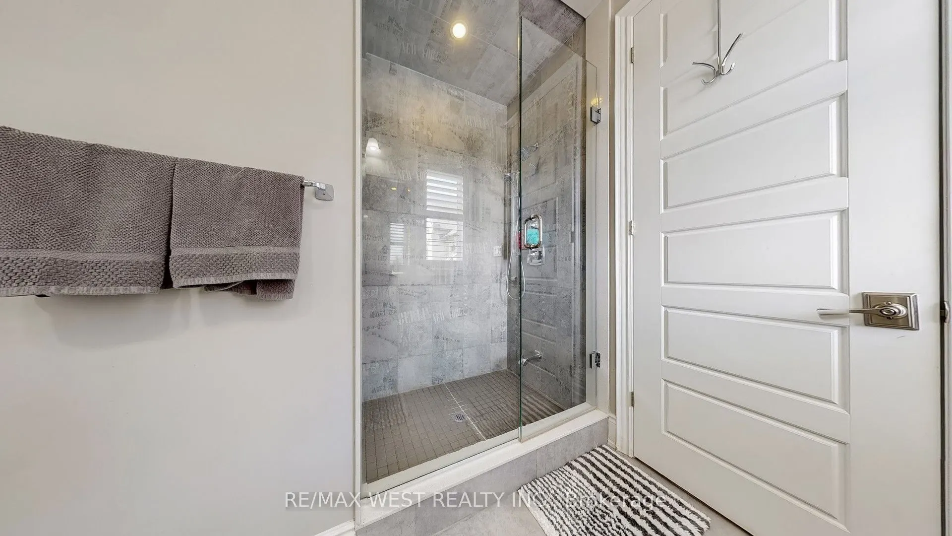 75 Cairns Gate