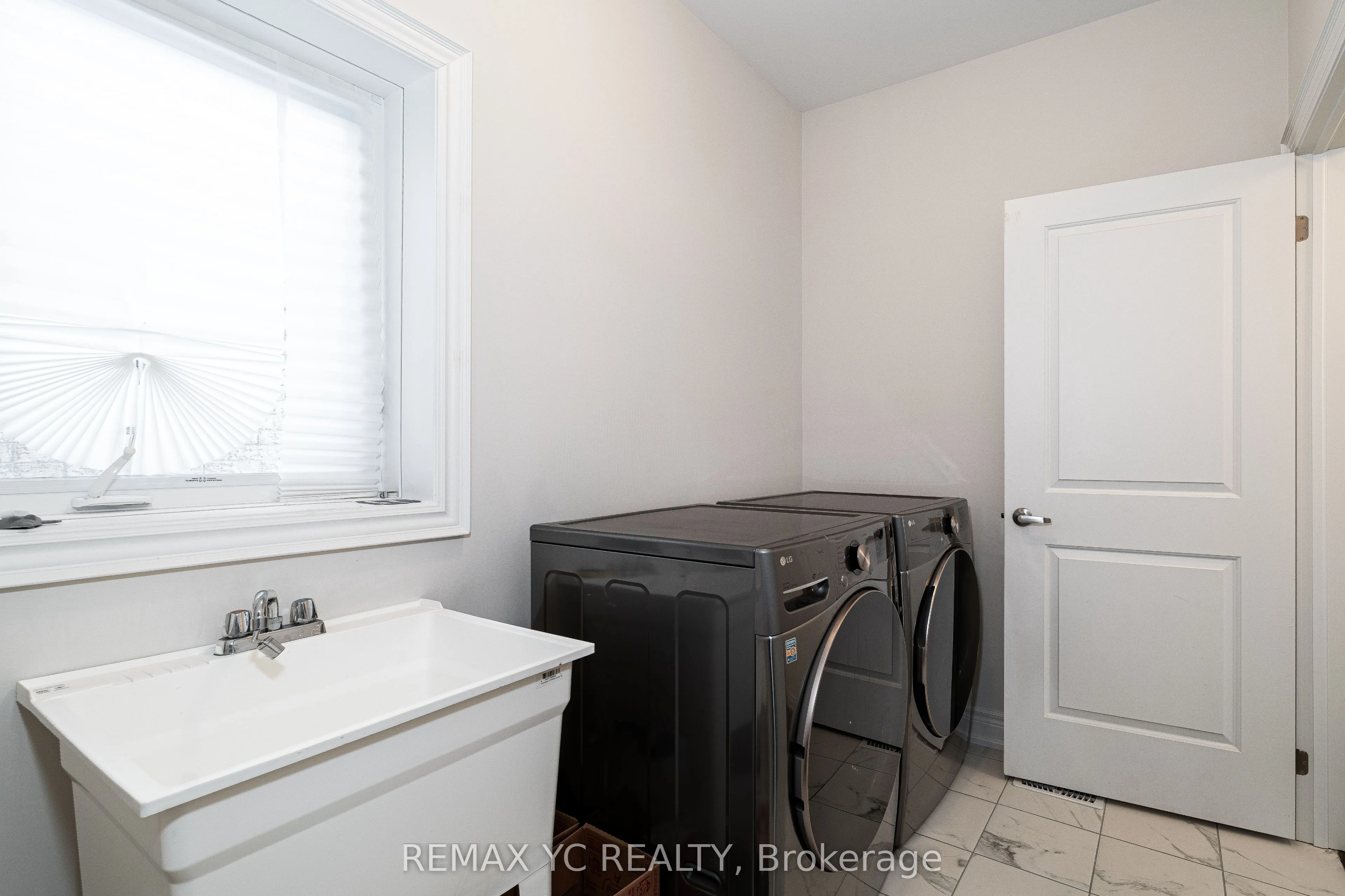 17 Hitching Post Lane