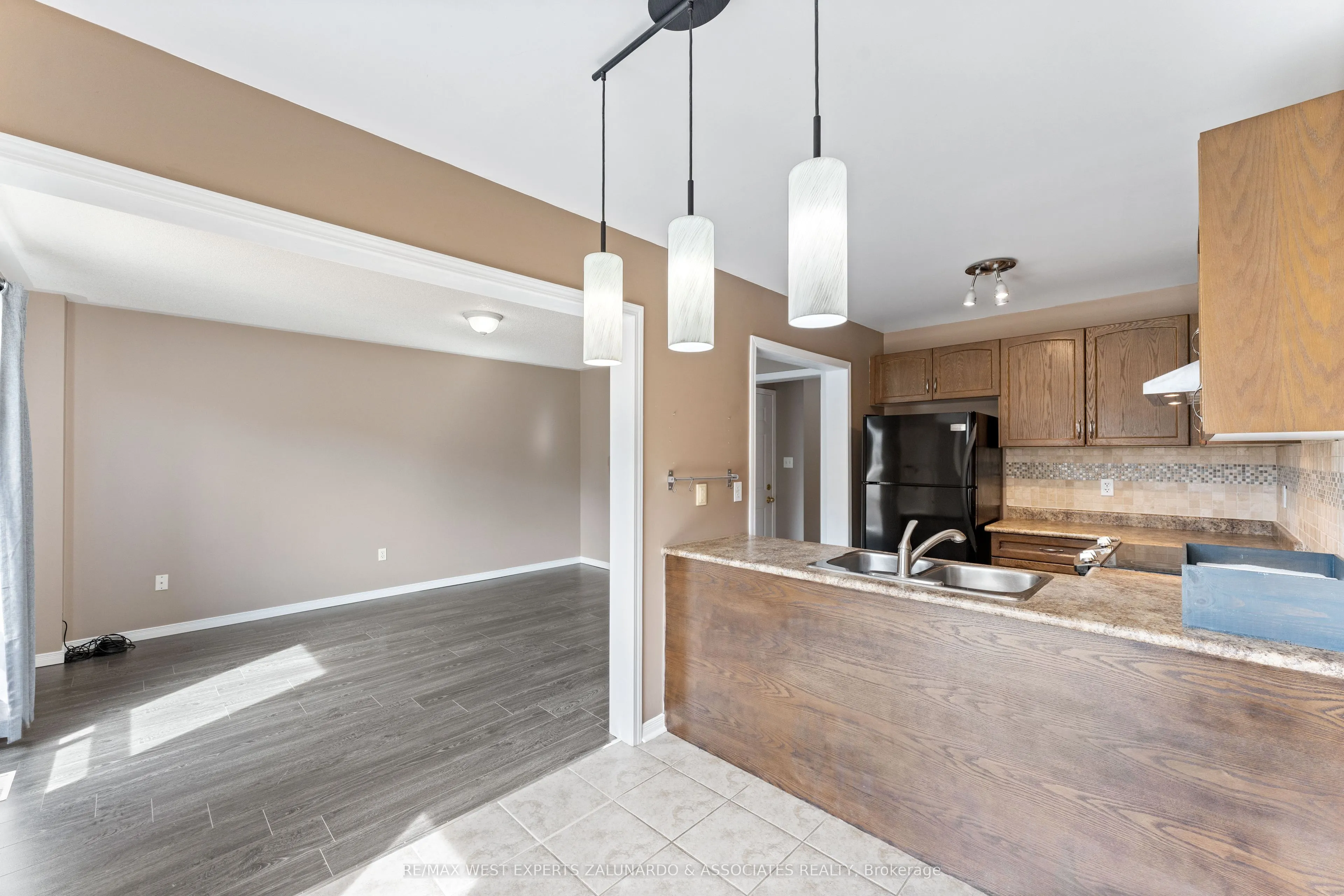 156 Stonemount Crescent