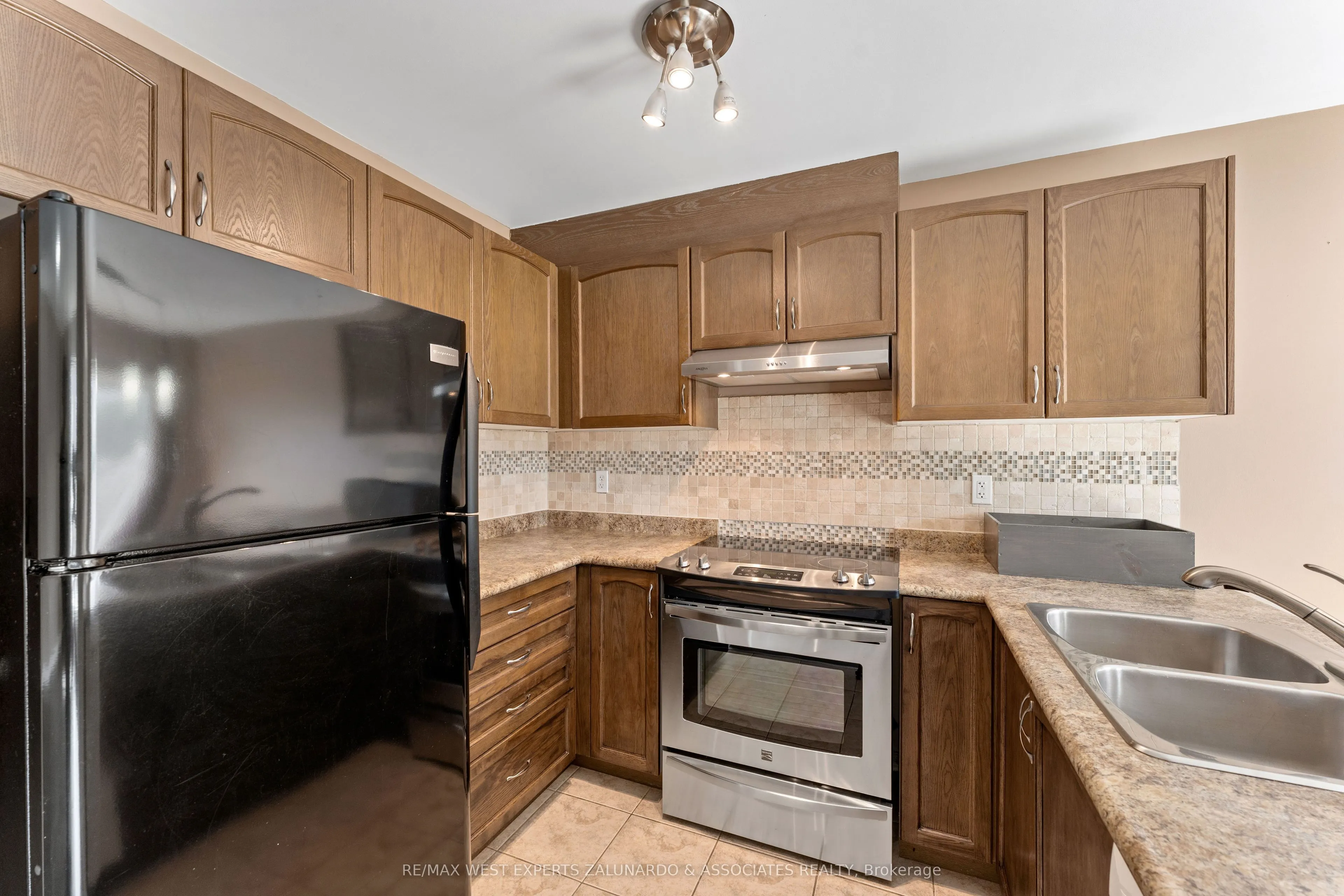 156 Stonemount Crescent