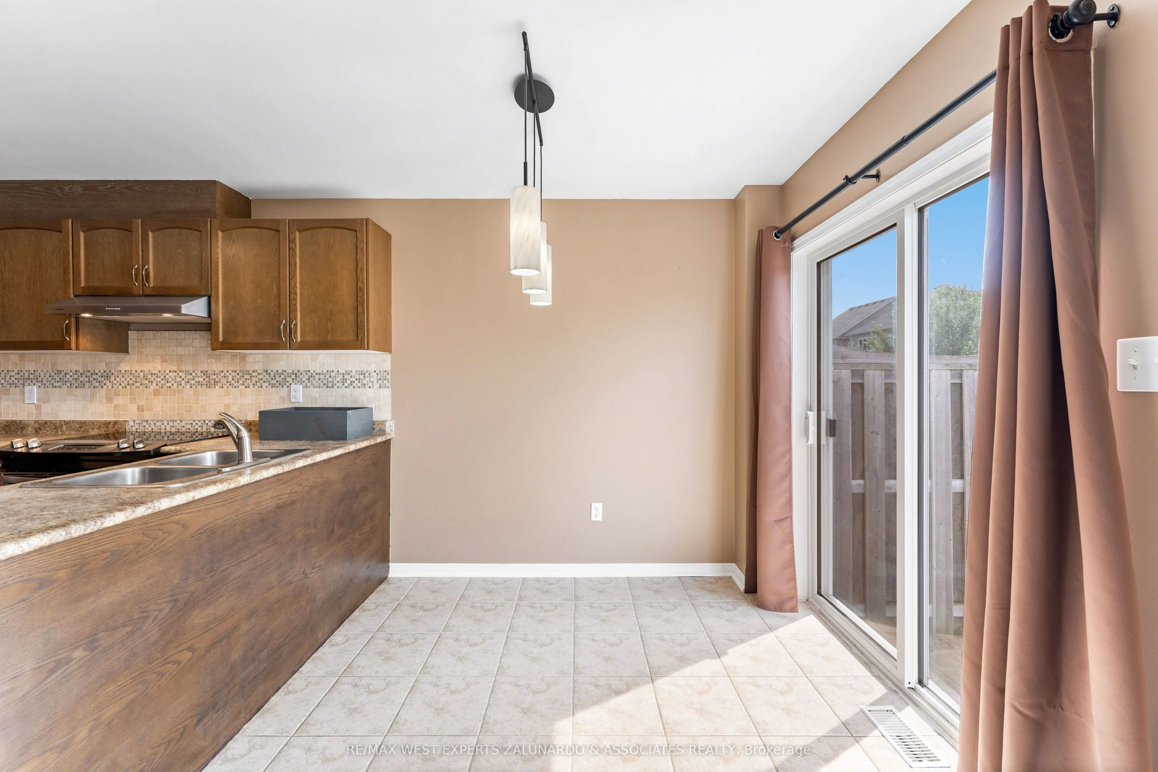 156 Stonemount Crescent