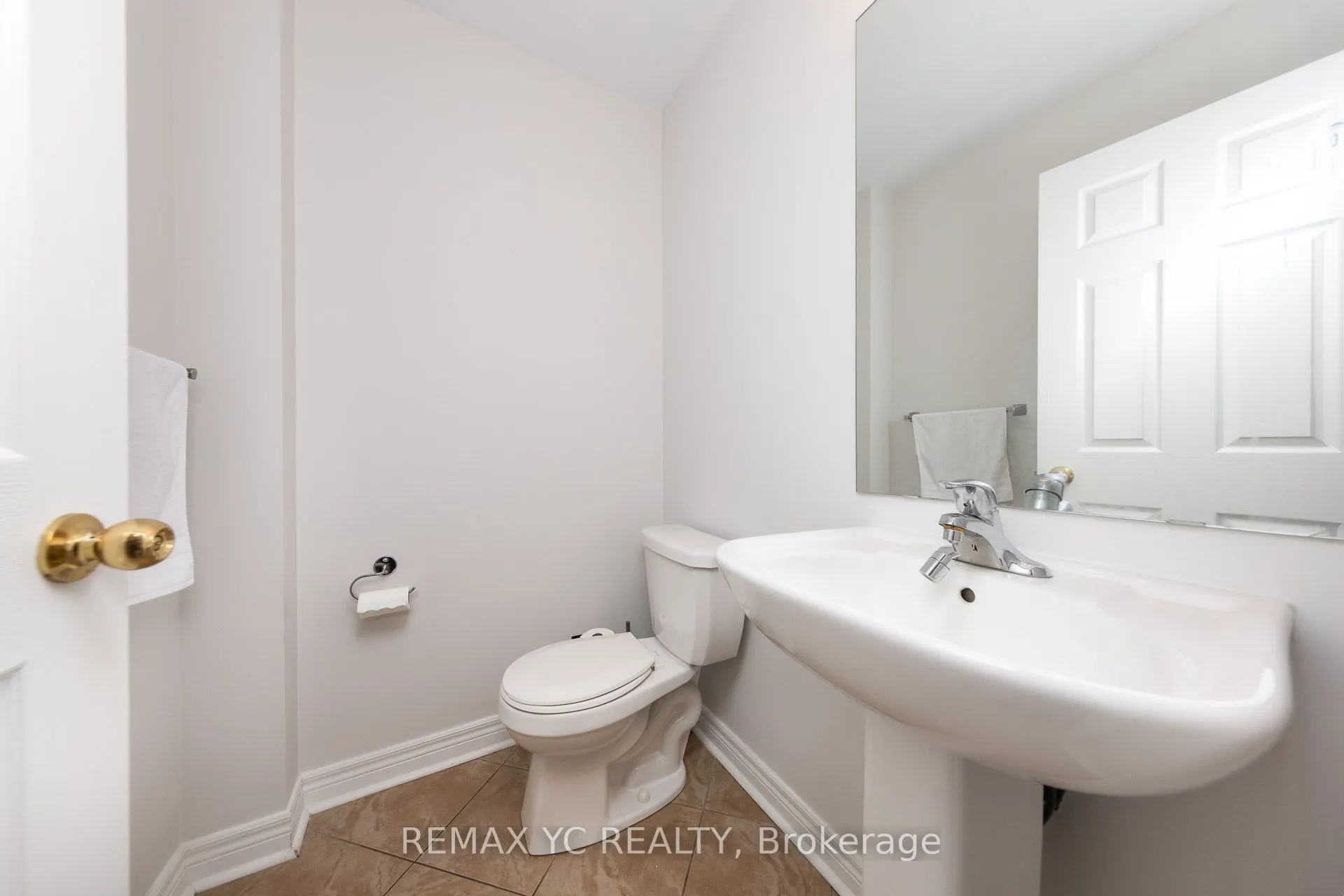 87 Chayna Crescent