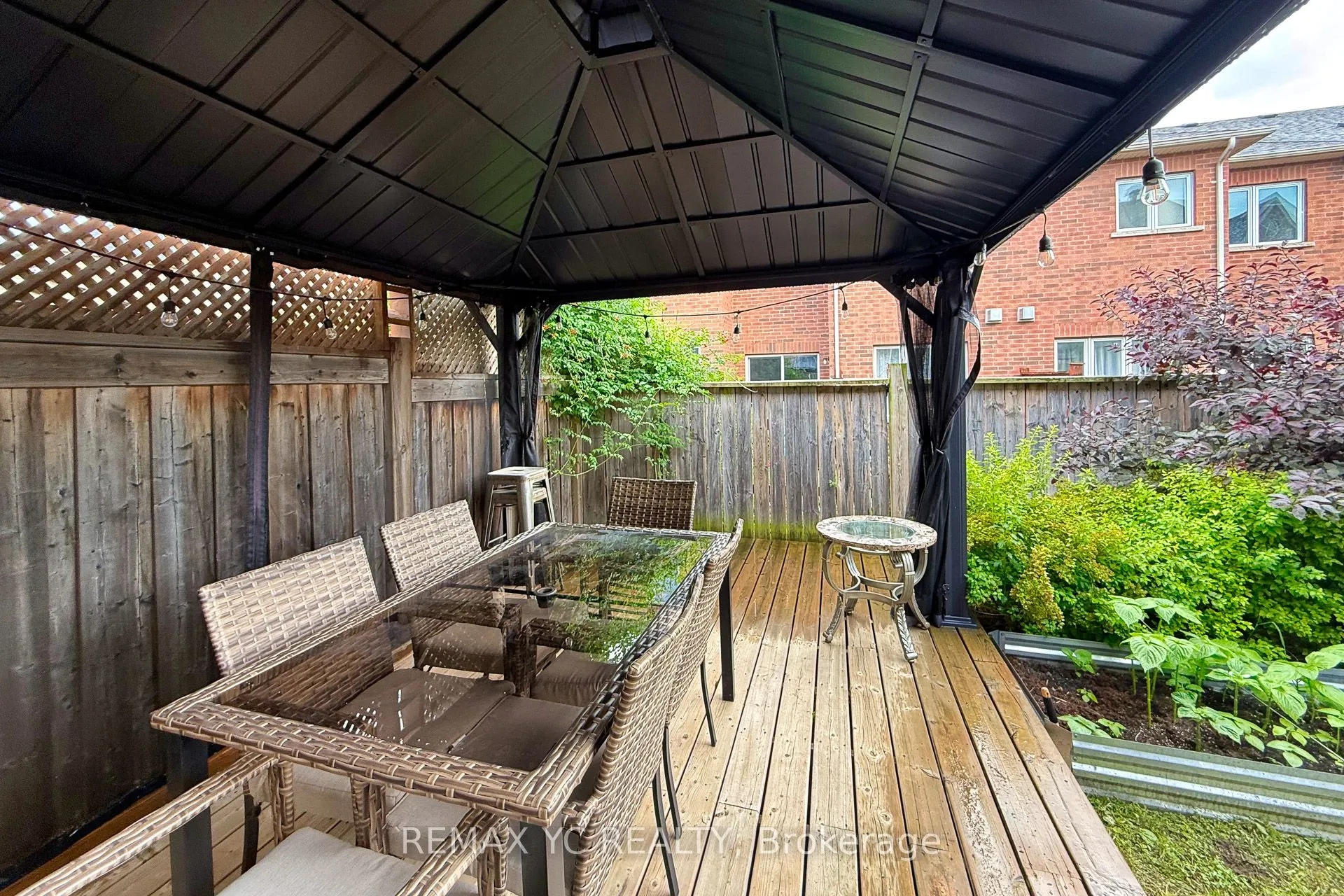 87 Chayna Crescent