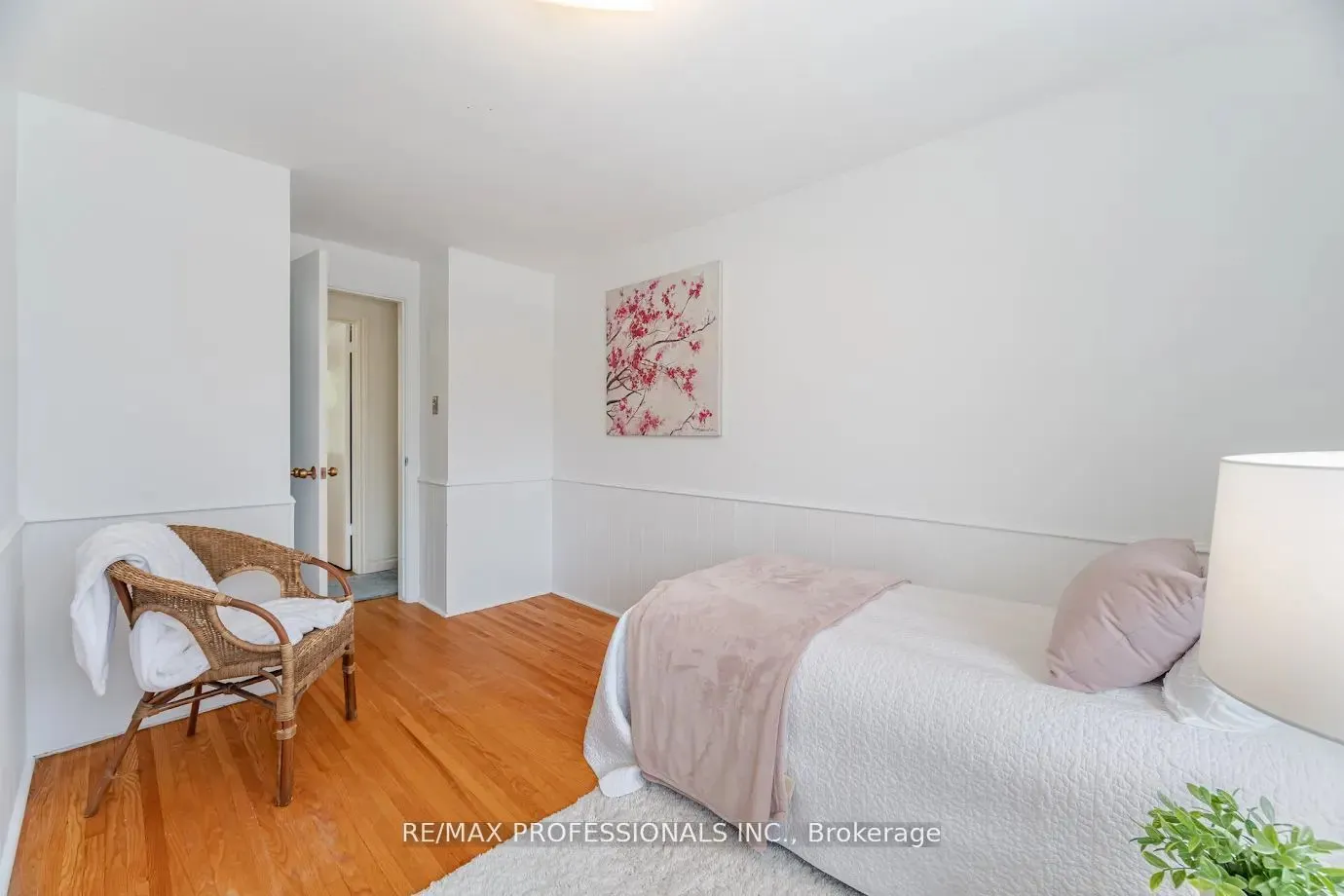 77 Bedford Park Avenue