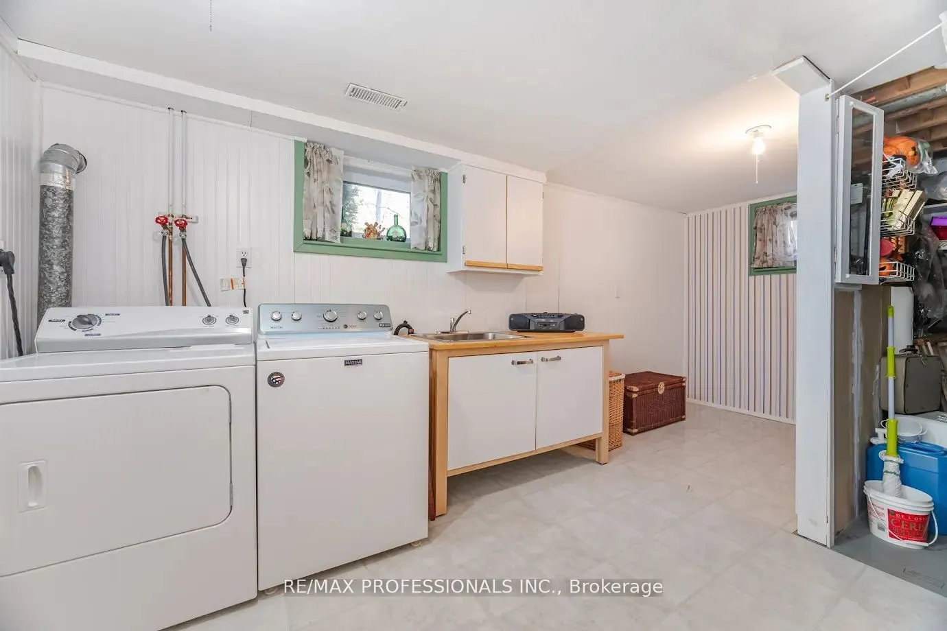 77 Bedford Park Avenue