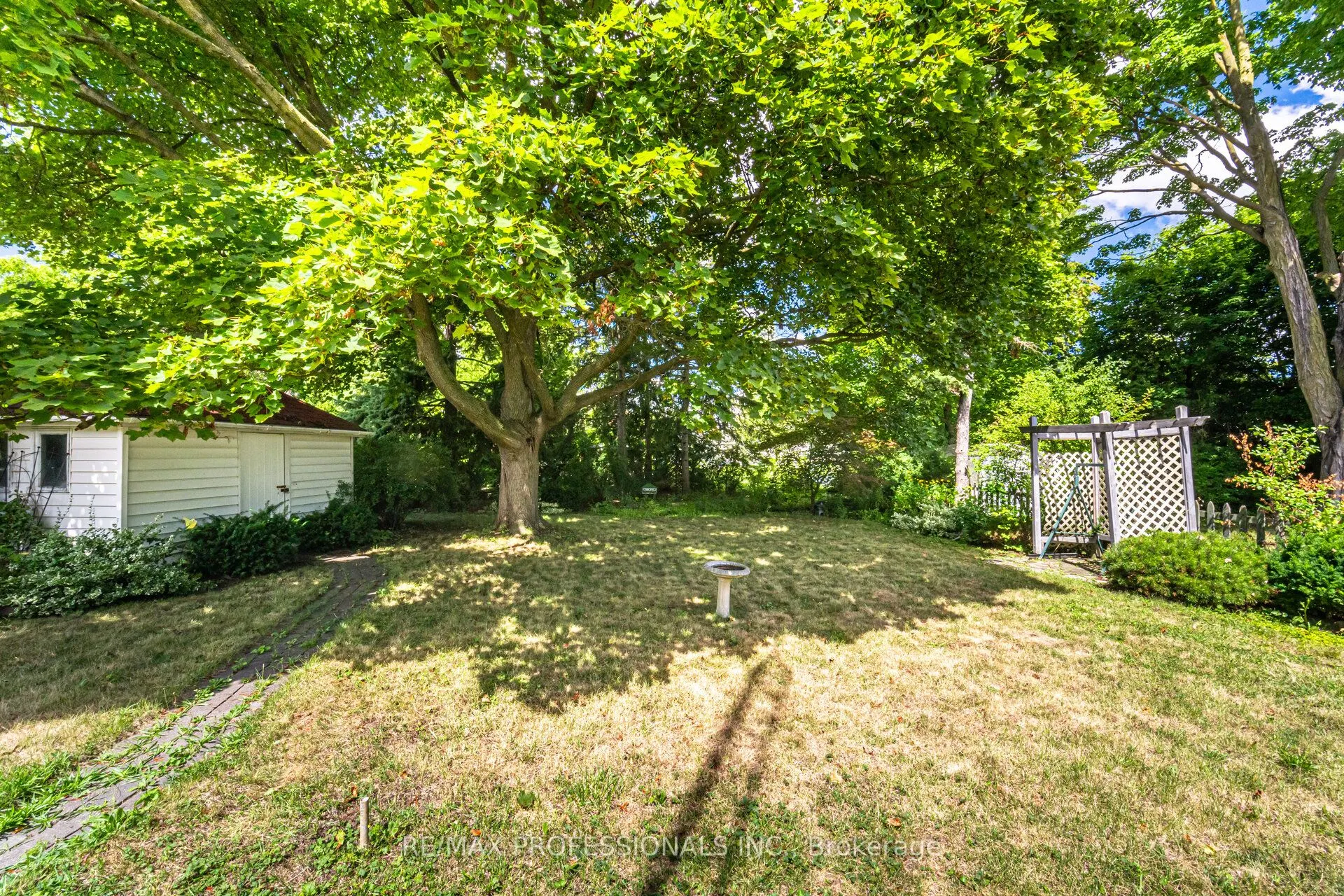 77 Bedford Park Avenue