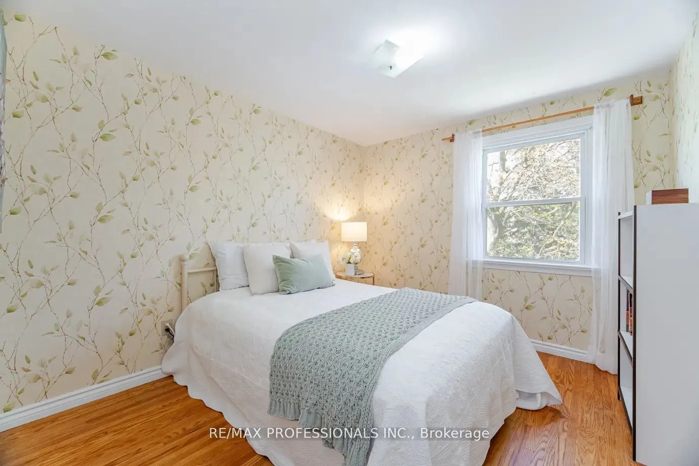 77 Bedford Park Avenue