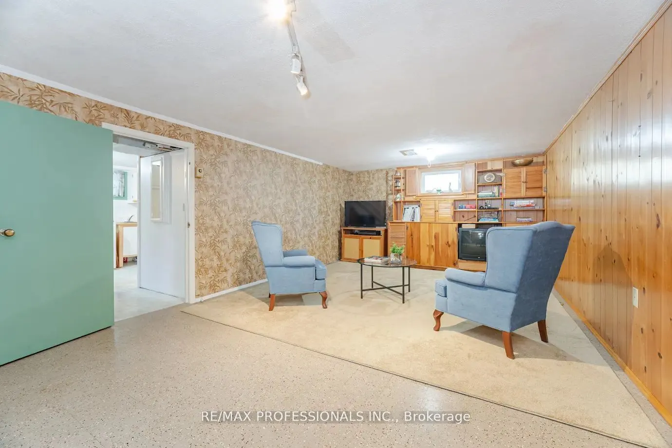 77 Bedford Park Avenue