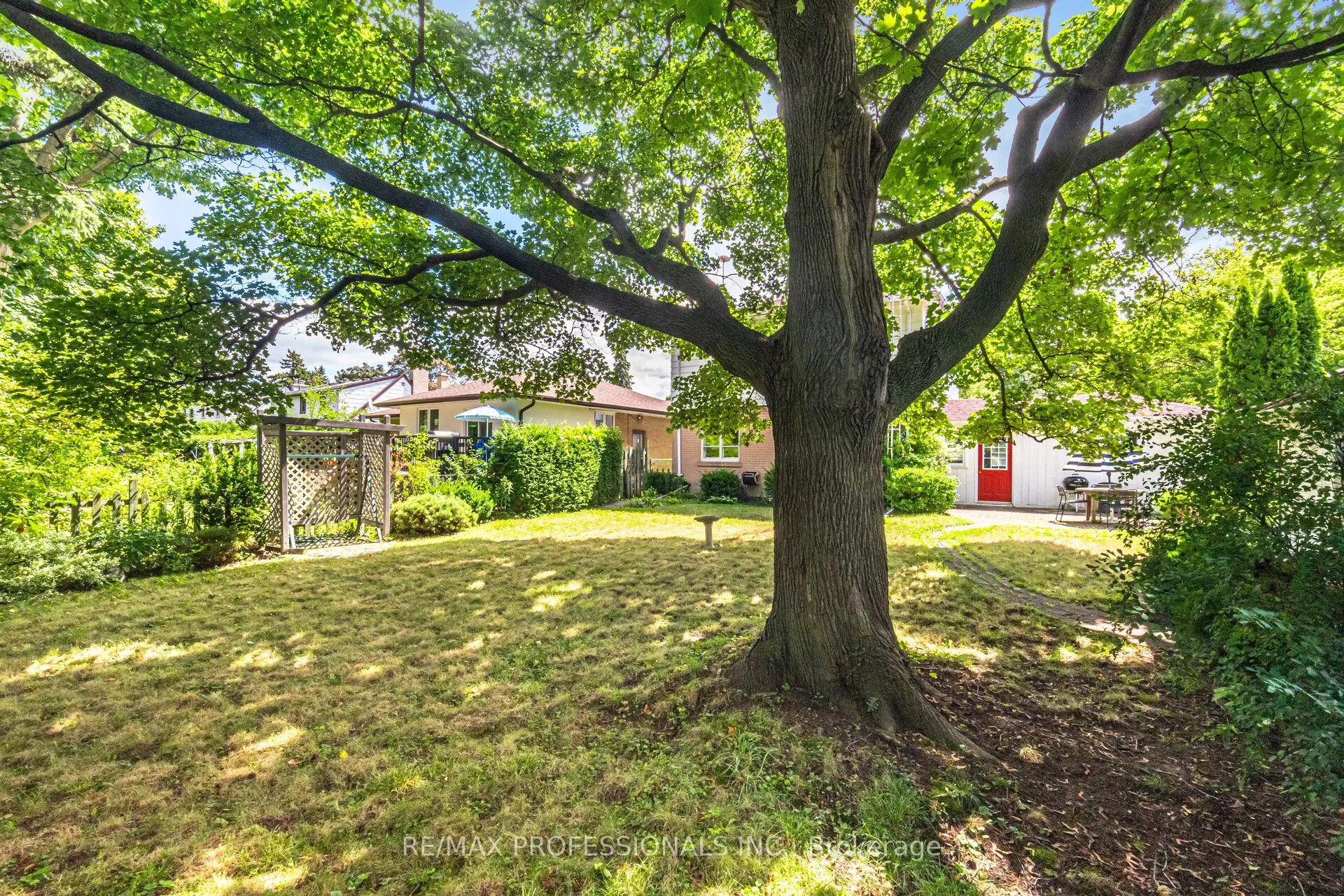 77 Bedford Park Avenue