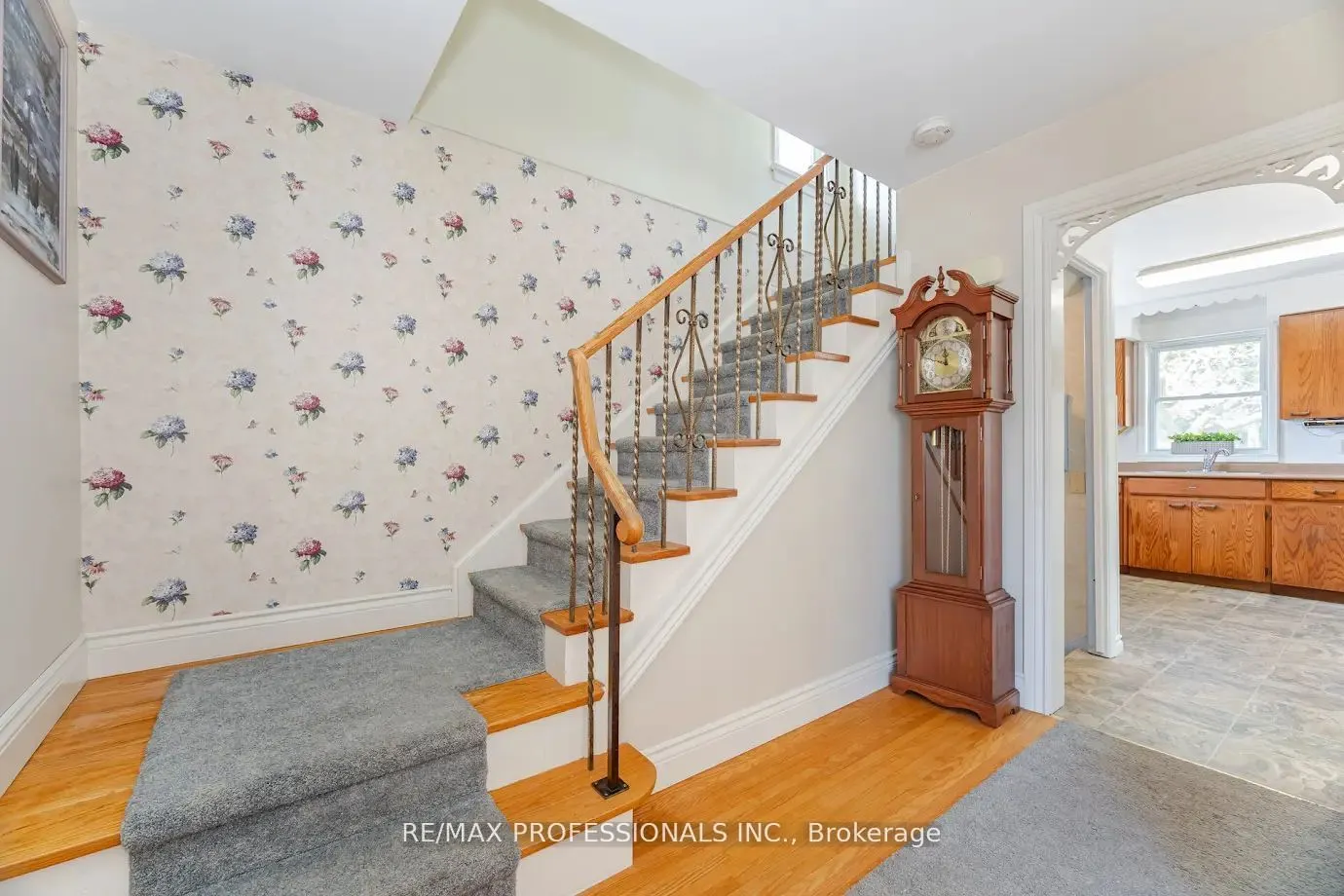 77 Bedford Park Avenue