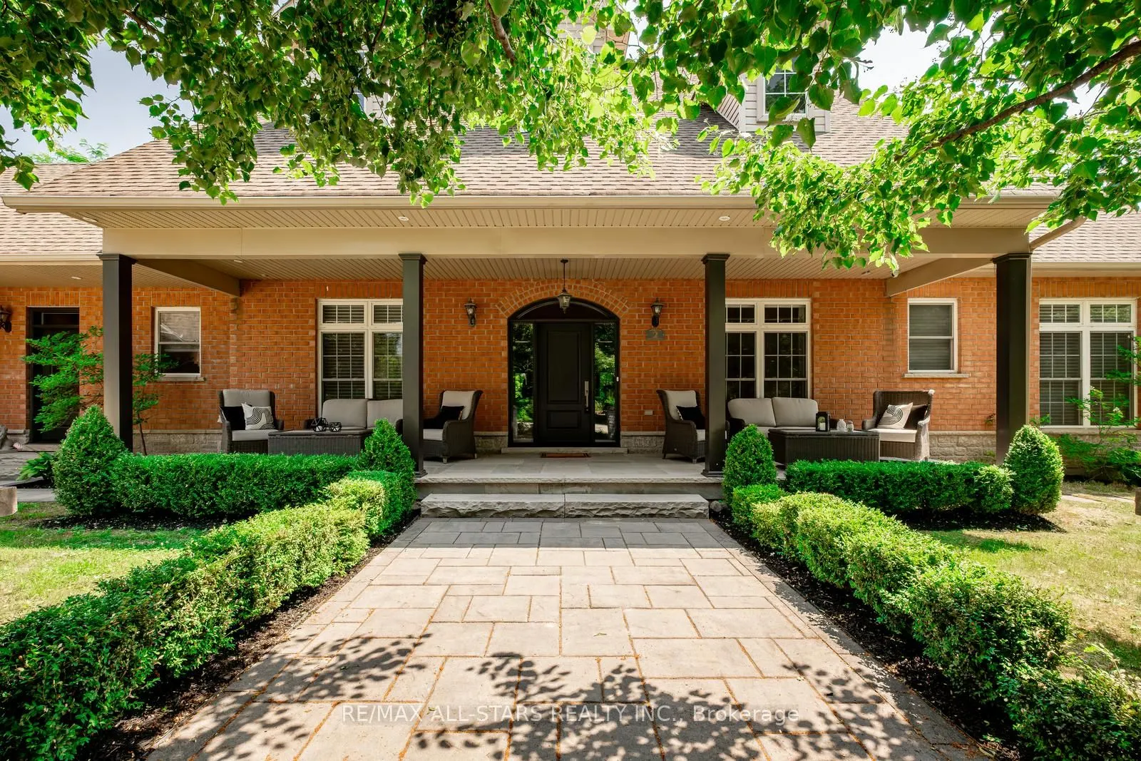 2 Robert Gray Road