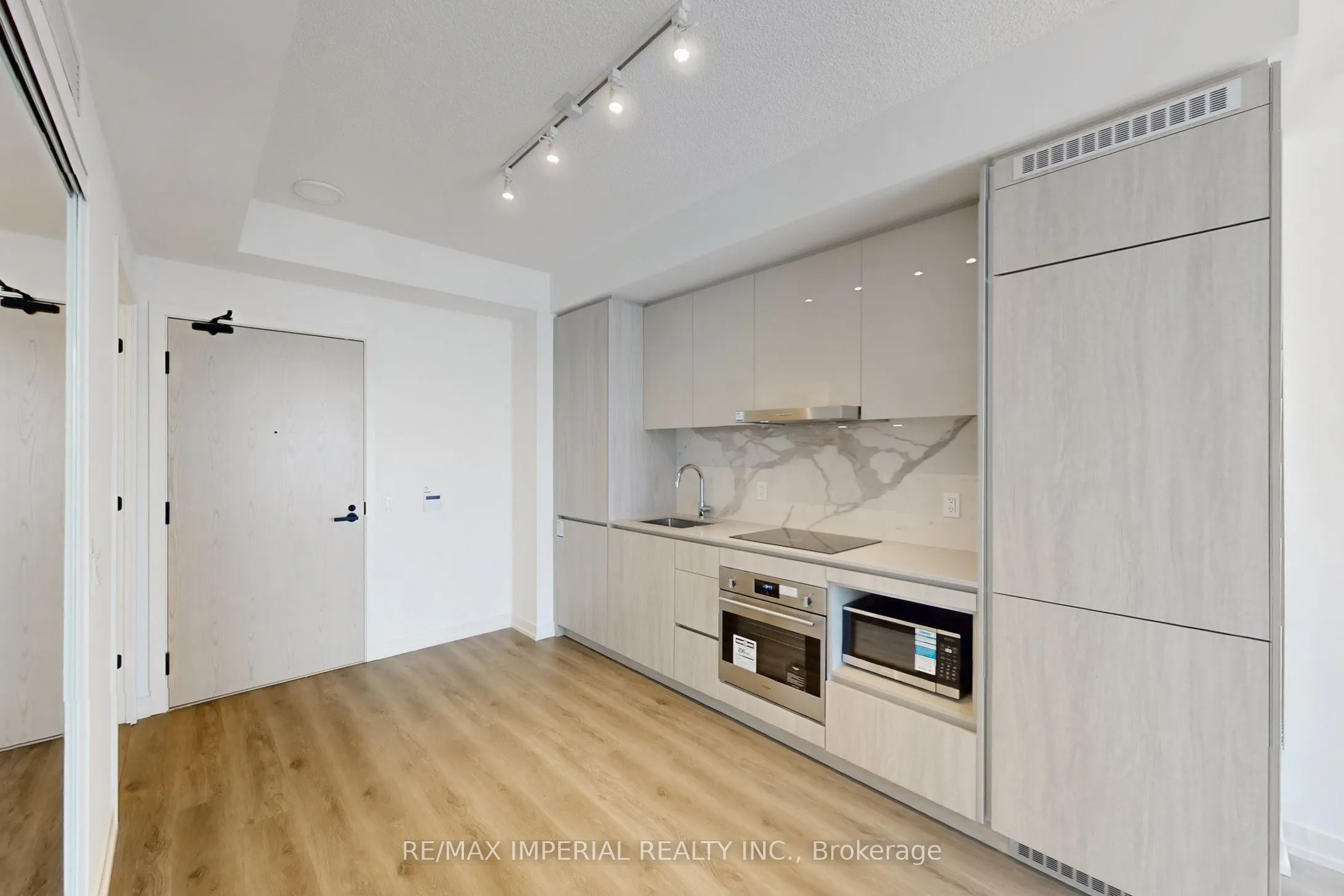 28 Interchange Way, #1211