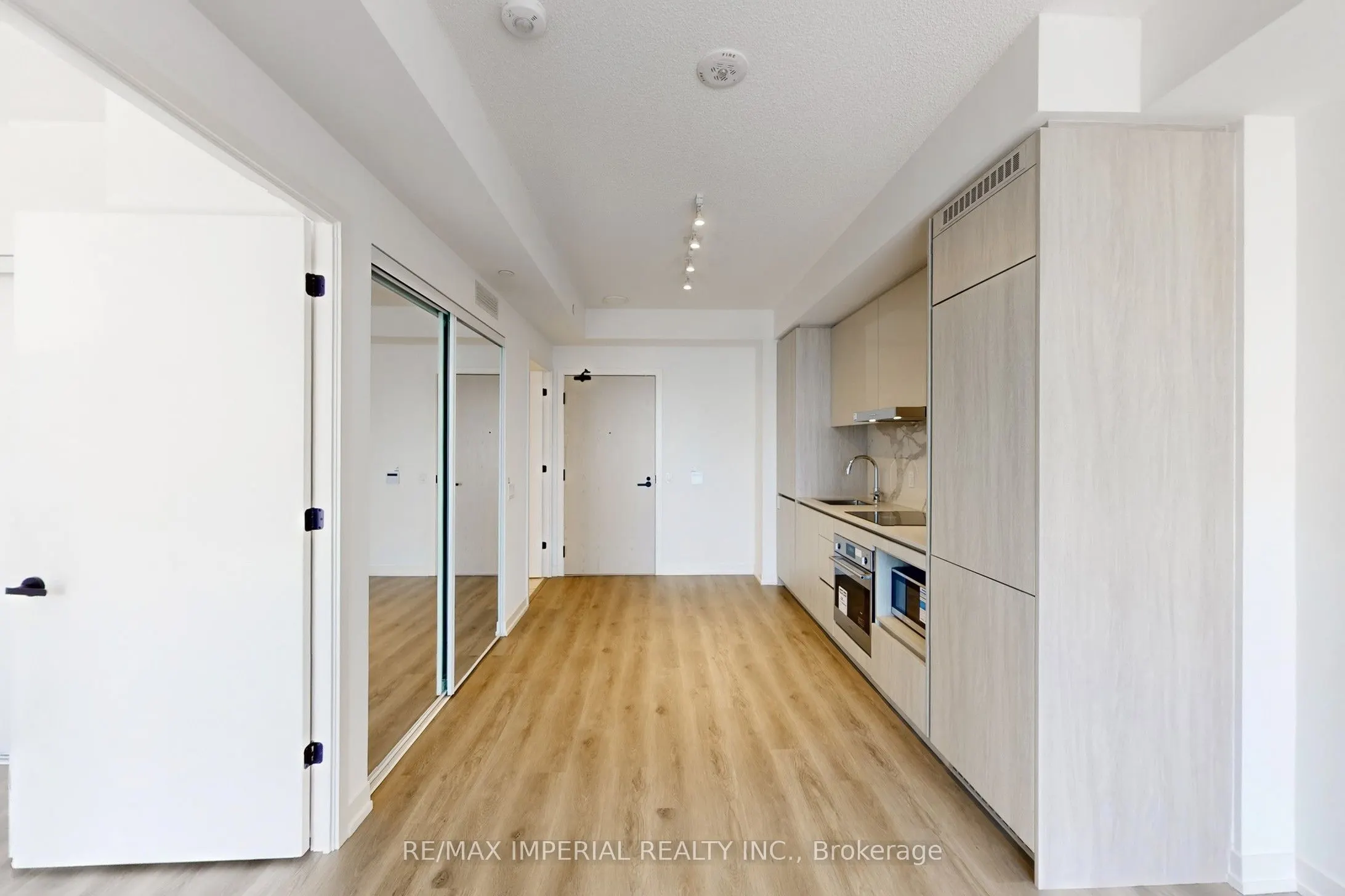 28 Interchange Way, #1211