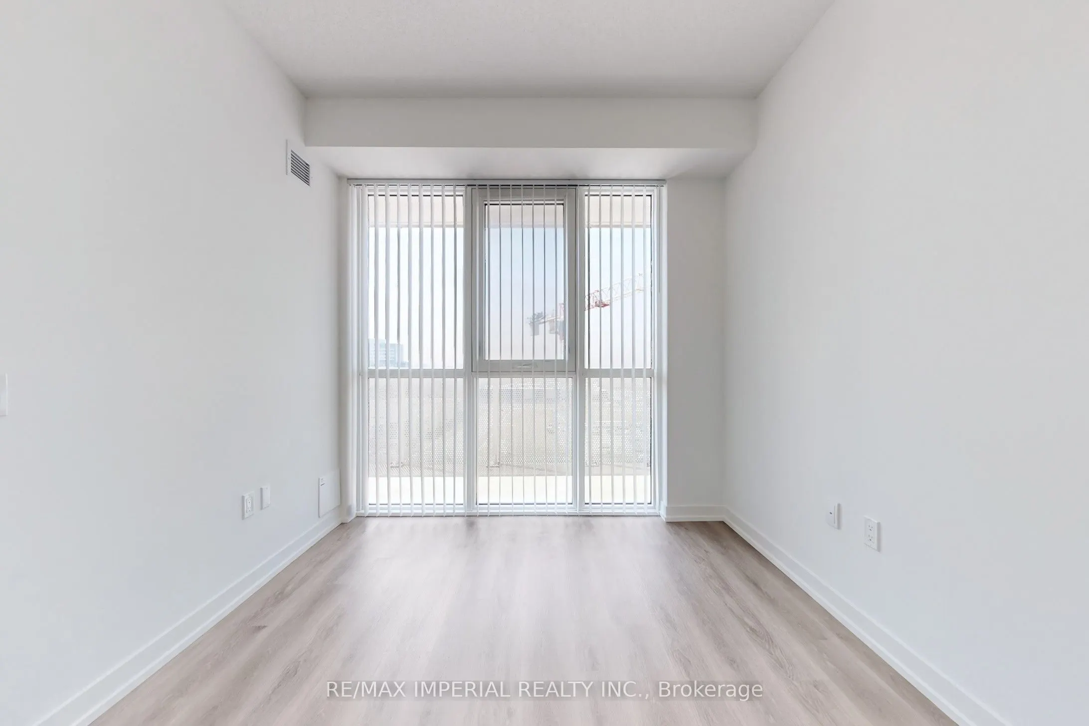 28 Interchange Way, #1211