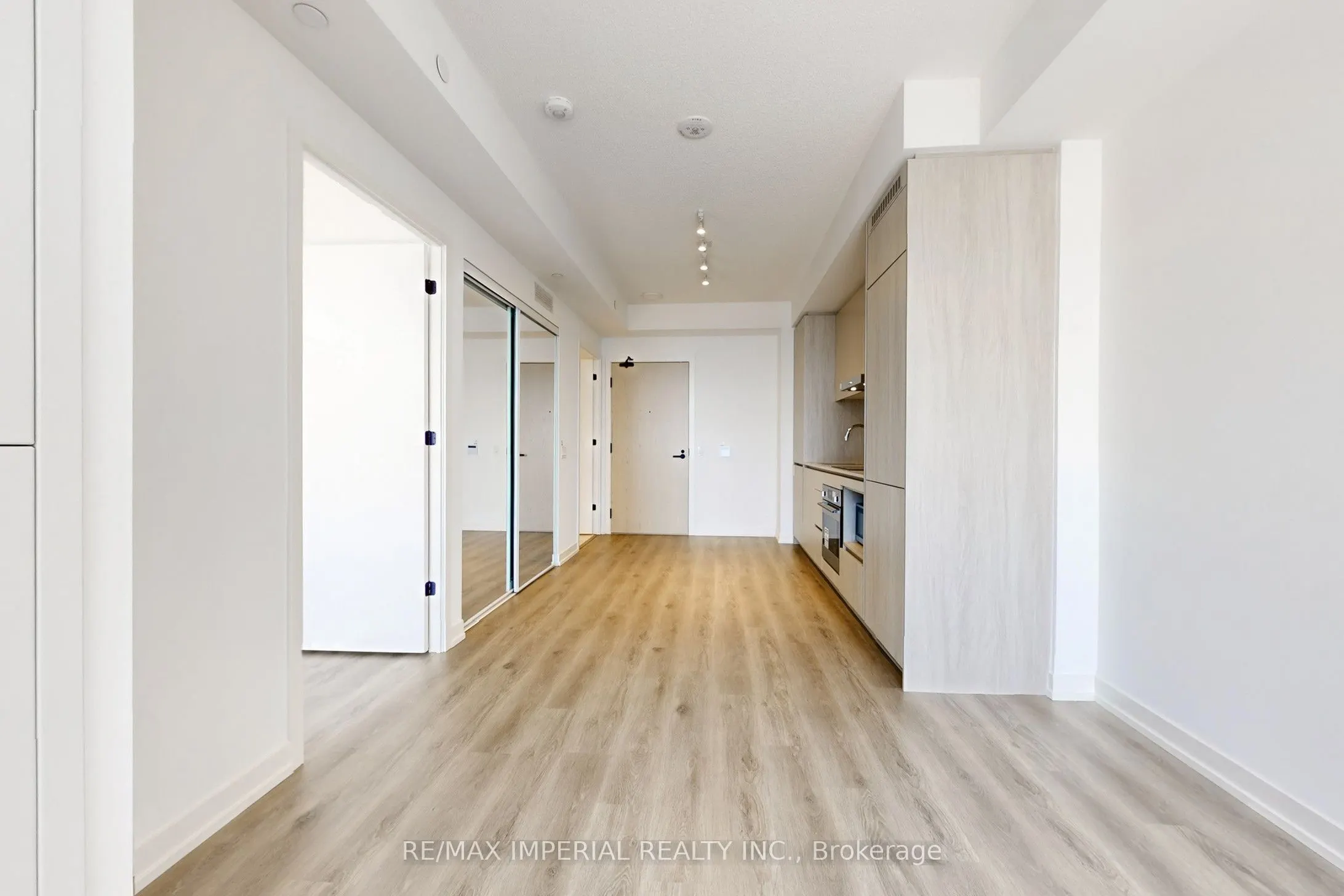 28 Interchange Way, #1211