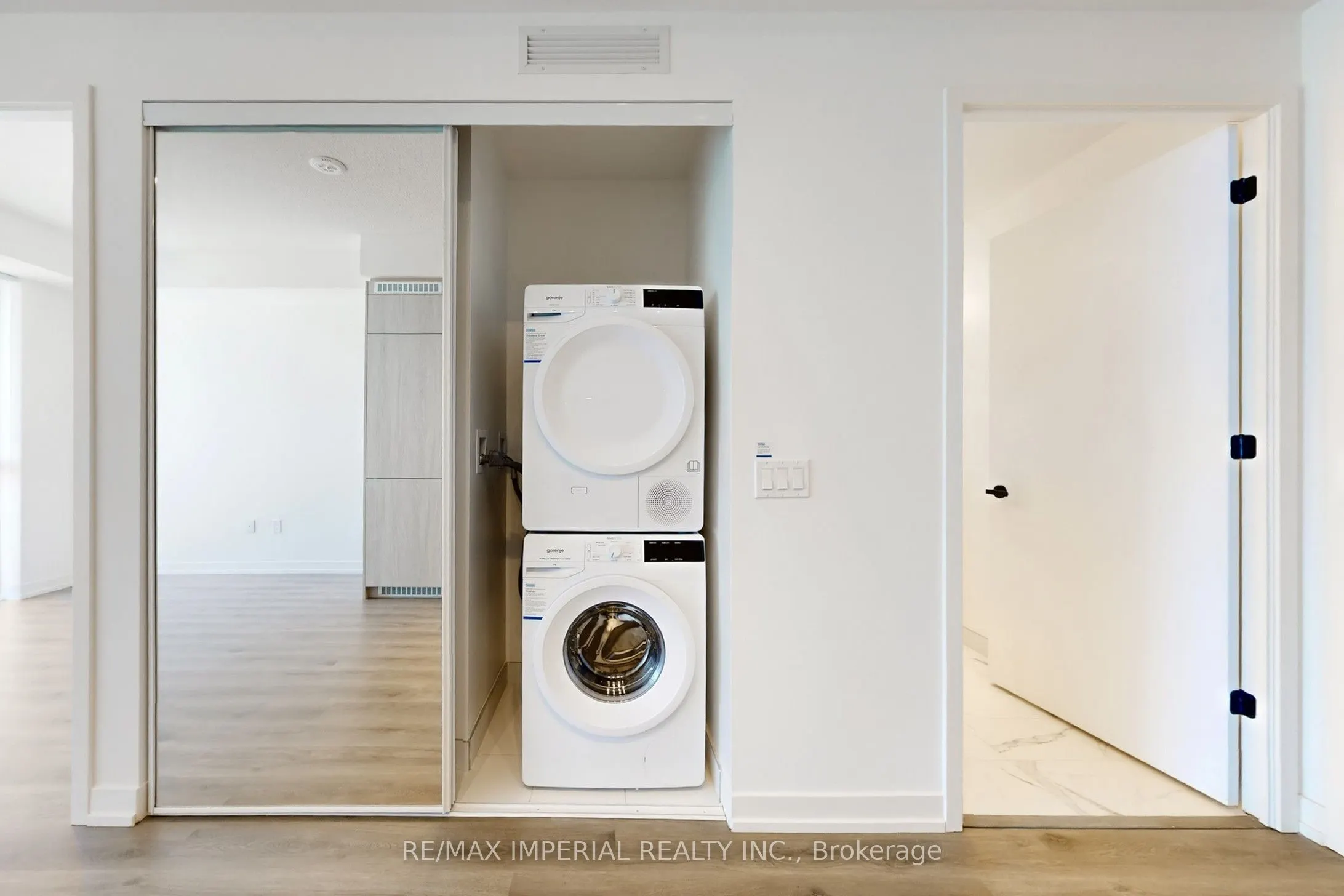 28 Interchange Way, #1211