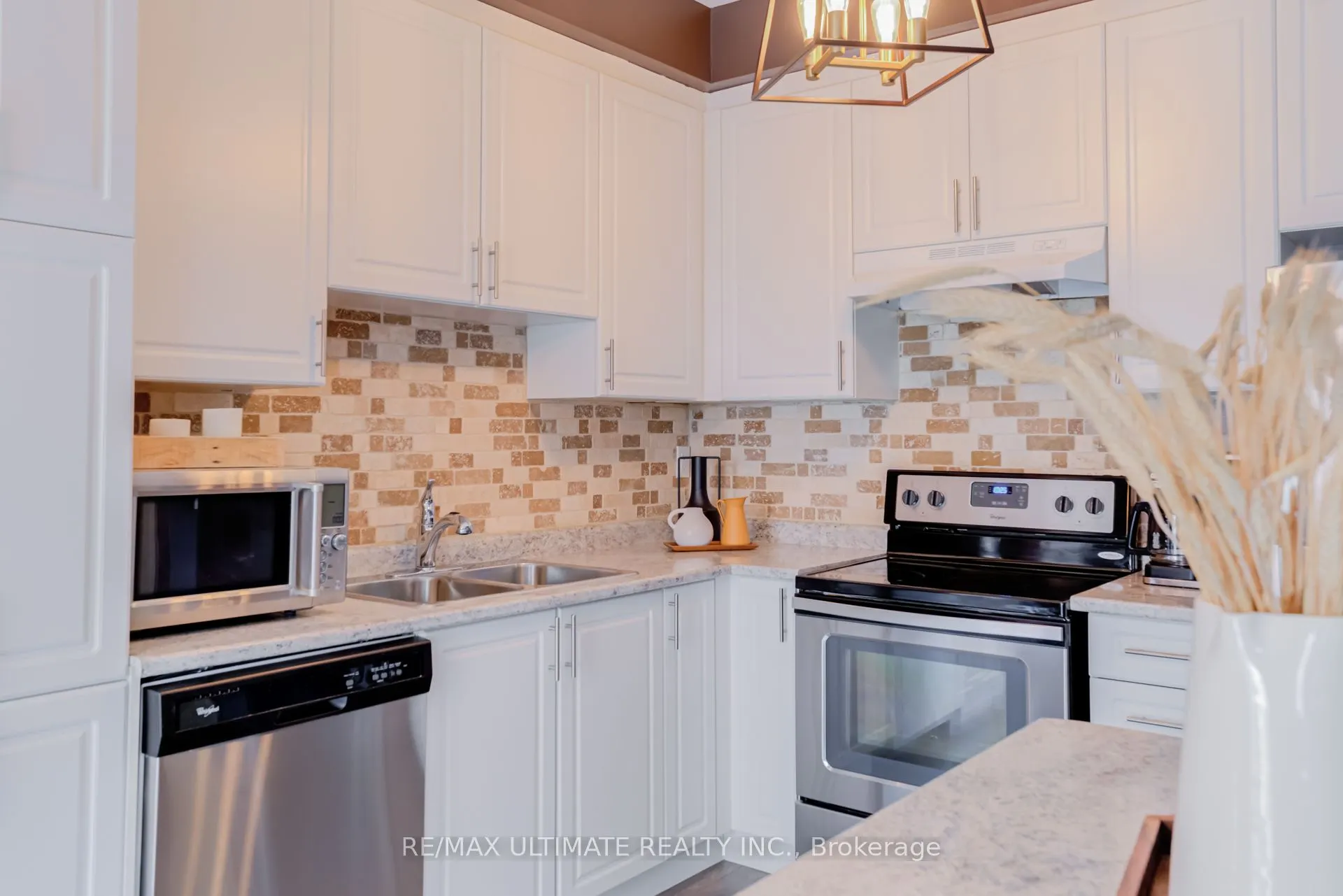 6 Daniele Crescent