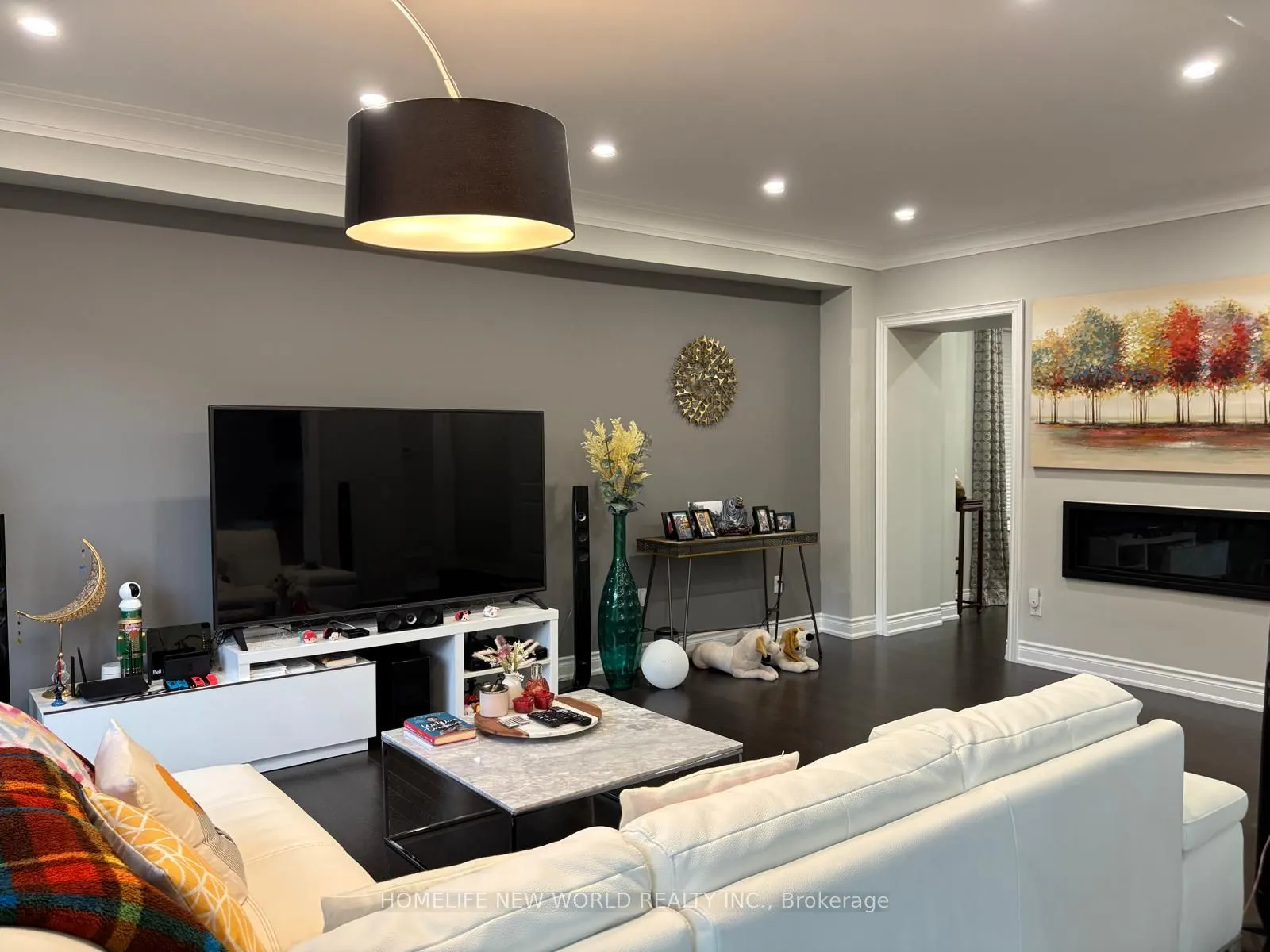 143 Mondial Crescent