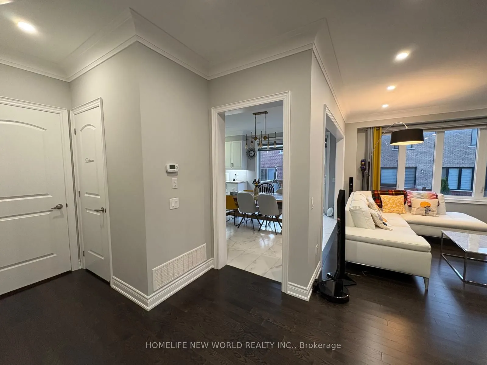 143 Mondial Crescent