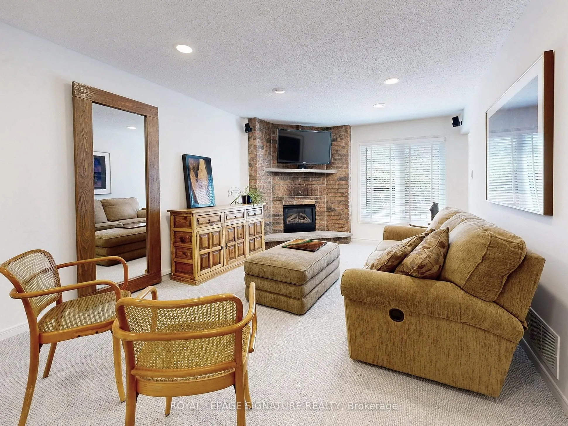 48 Millcroft Way