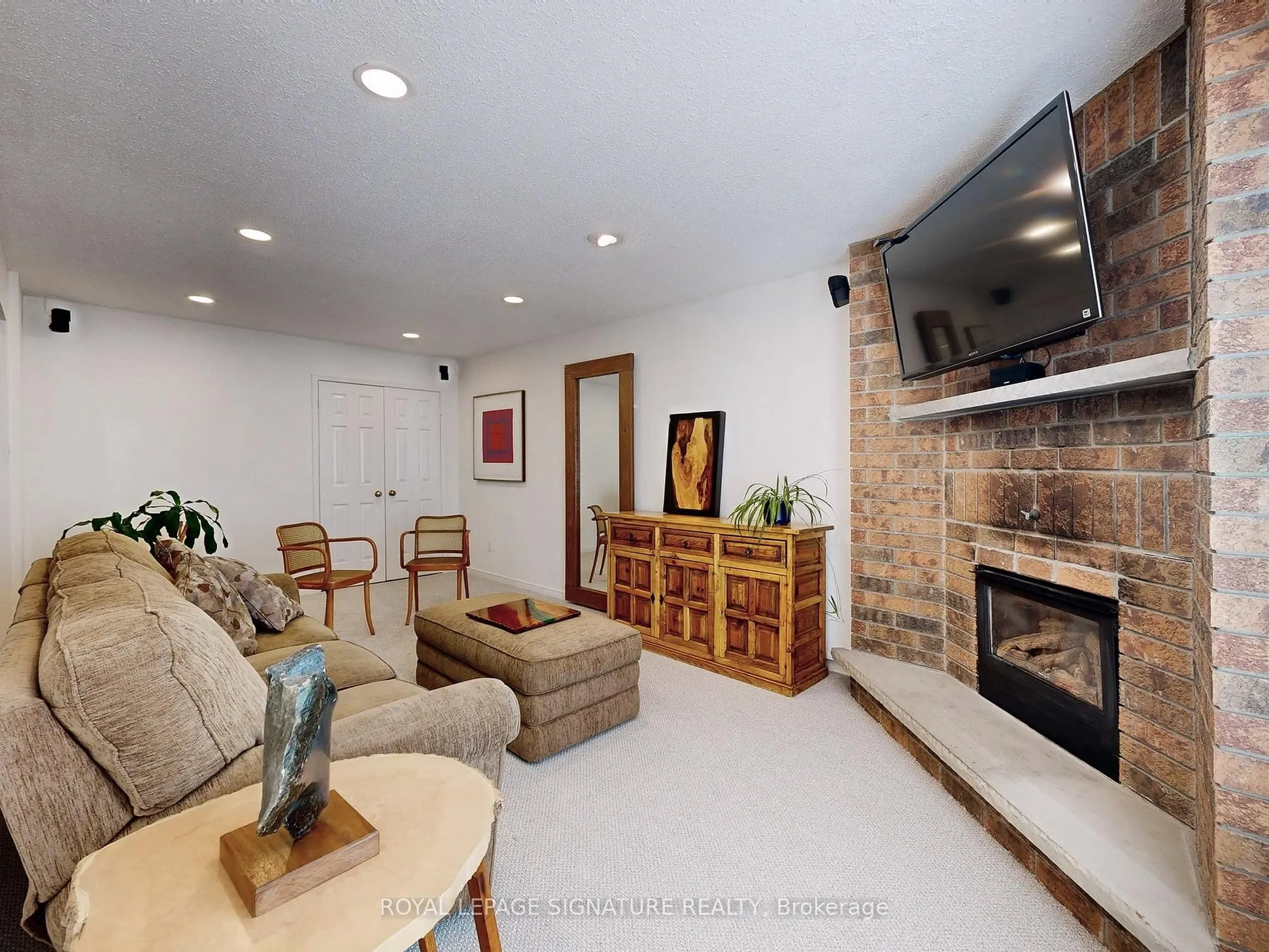 48 Millcroft Way