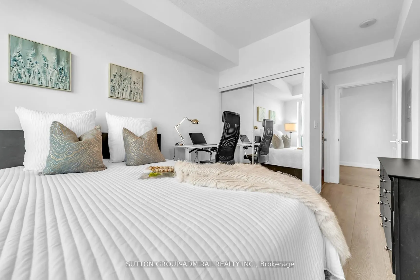 7161 Yonge Street, #2525