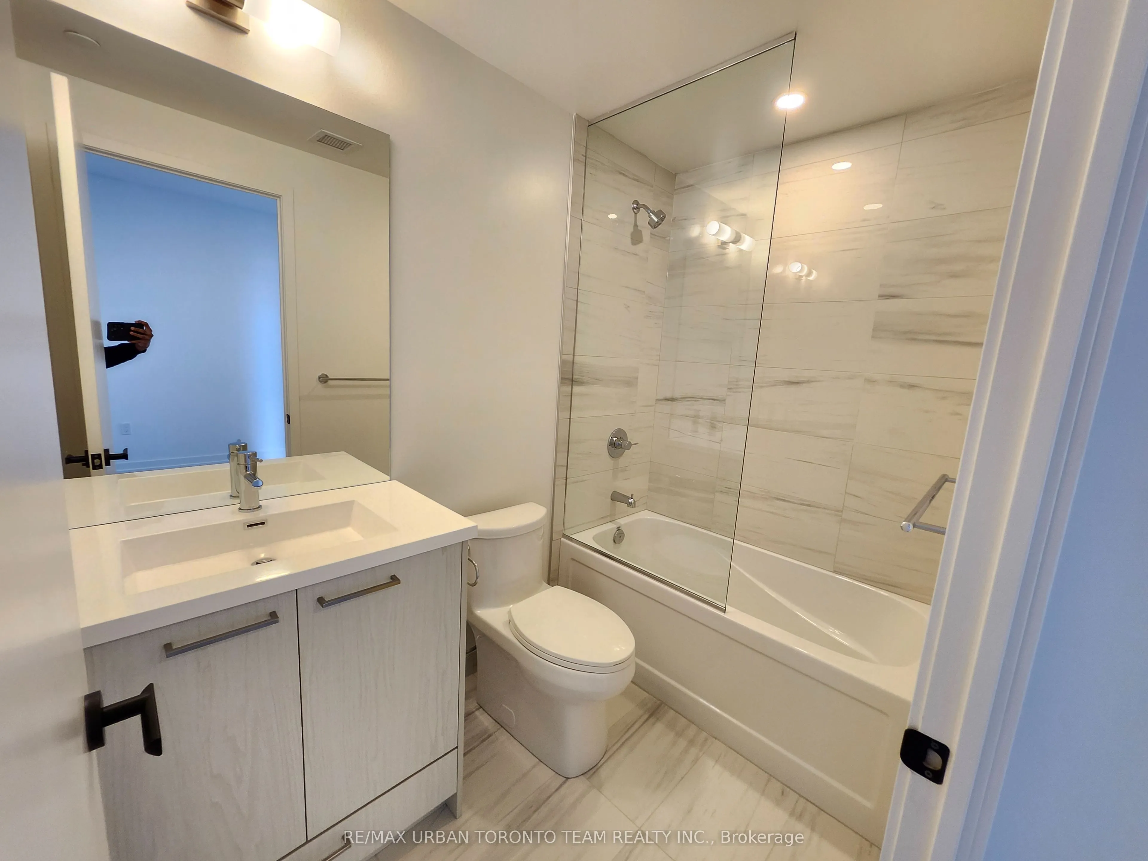 28 Interchange Way, #2303