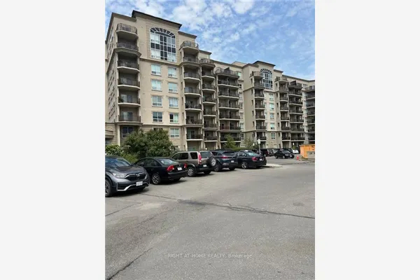 2 Maison Parc Court #403