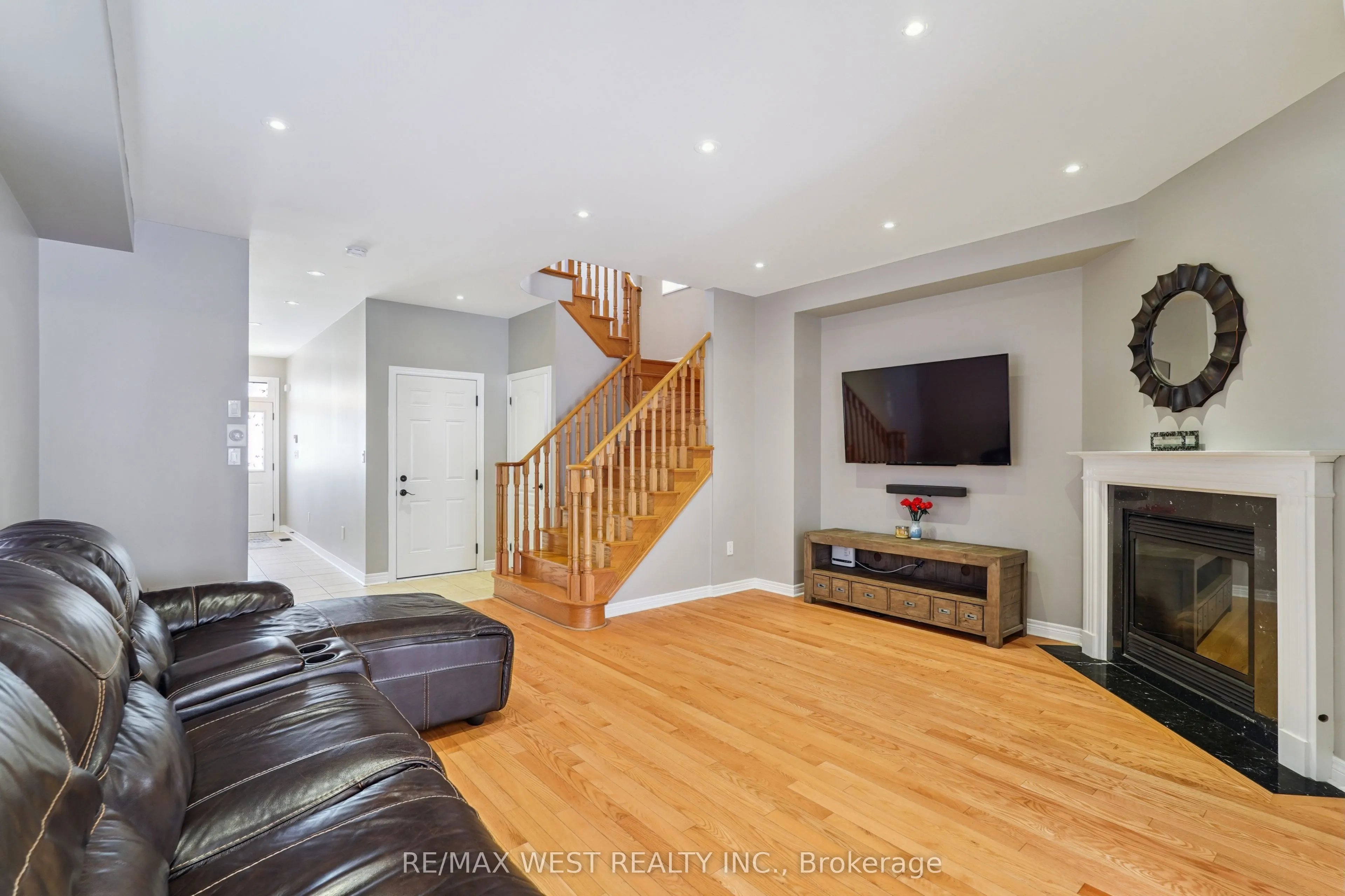 148 Chayna Crescent